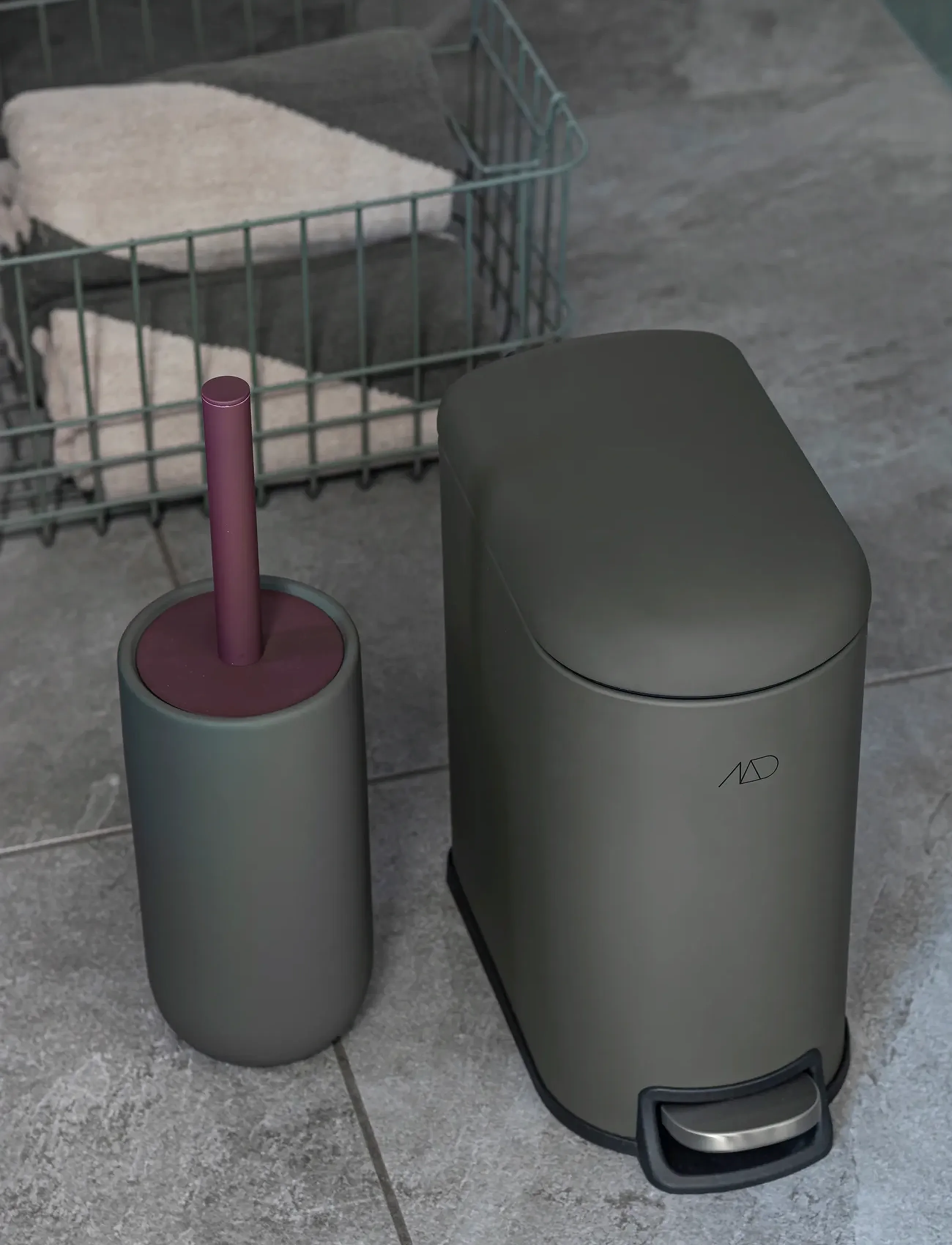 Mette Ditmer - LOTUS PLAY toilet brush holder (2 handles) - tualeto šepečiai ir laikikliai - dark olive - 5