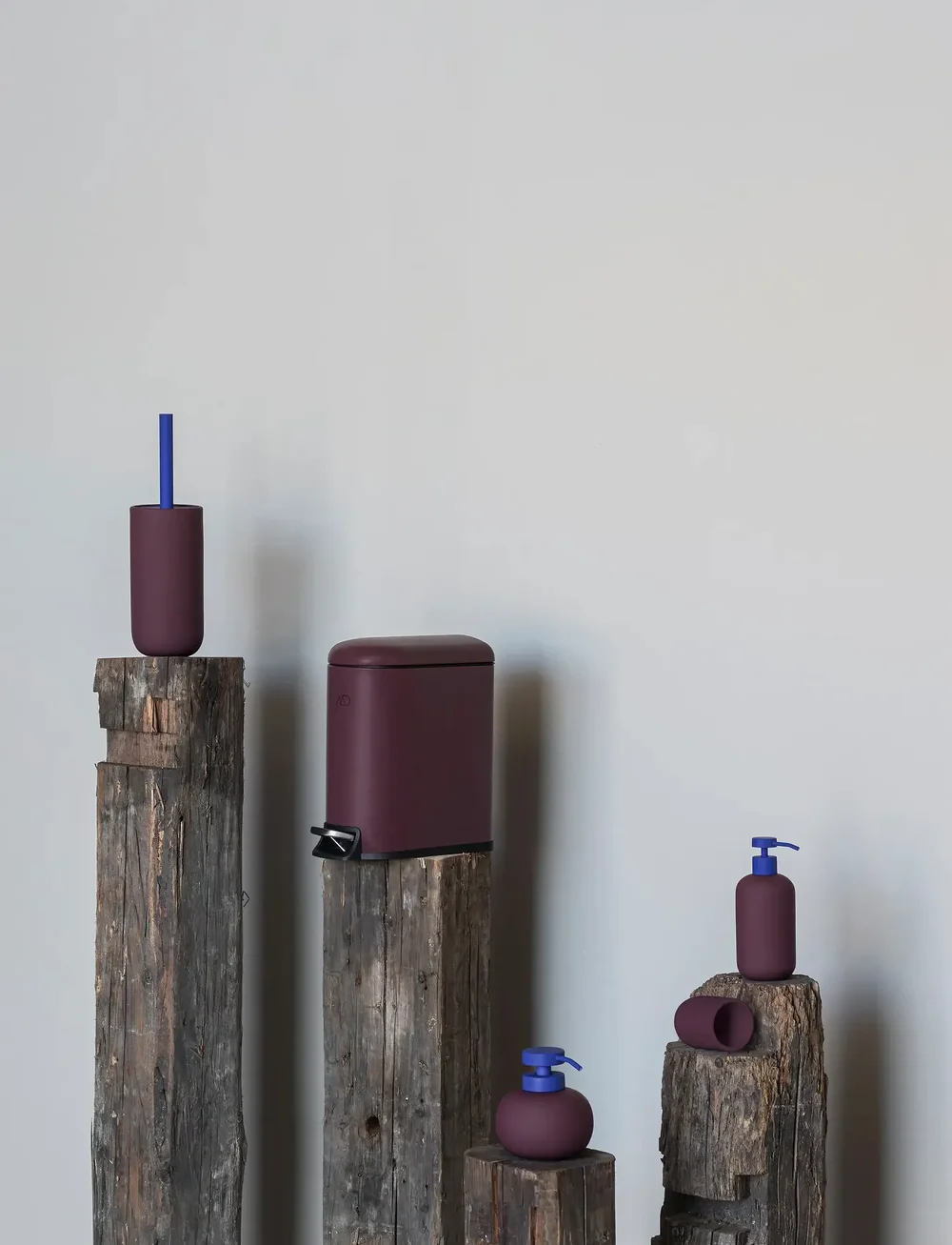 Mette Ditmer - LOTUS PLAY dispenser, tall (2 pumps) - seifenspender & seifenschalen - wine - 3