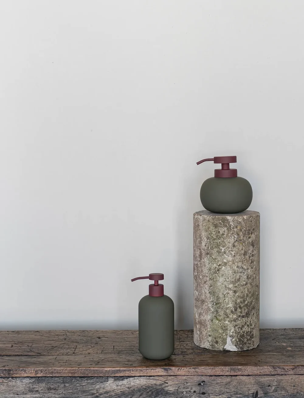 Mette Ditmer - LOTUS PLAY dispenser, tall (2 pumps) - seifenspender & seifenschalen - dark olive - 2