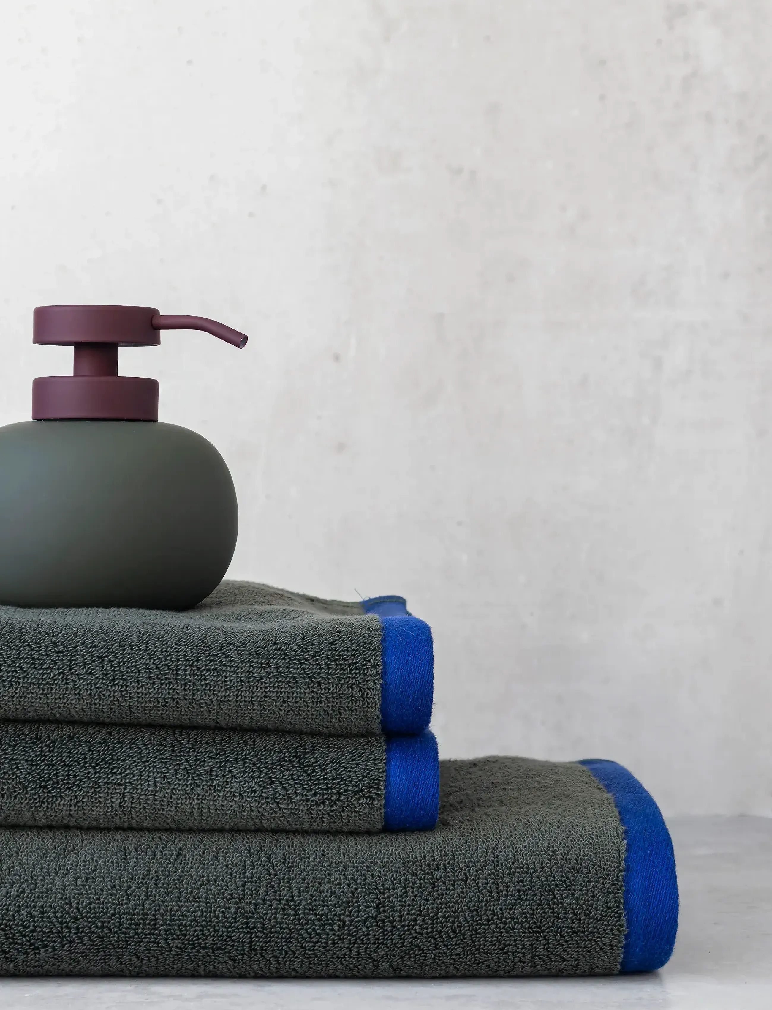 Mette Ditmer Lotus Play Dispenser, Low (2 Pumps), Ø11X H13 cm, Bathroom Interior, Khakigrün - Soap Pumps & Cups, Homeware