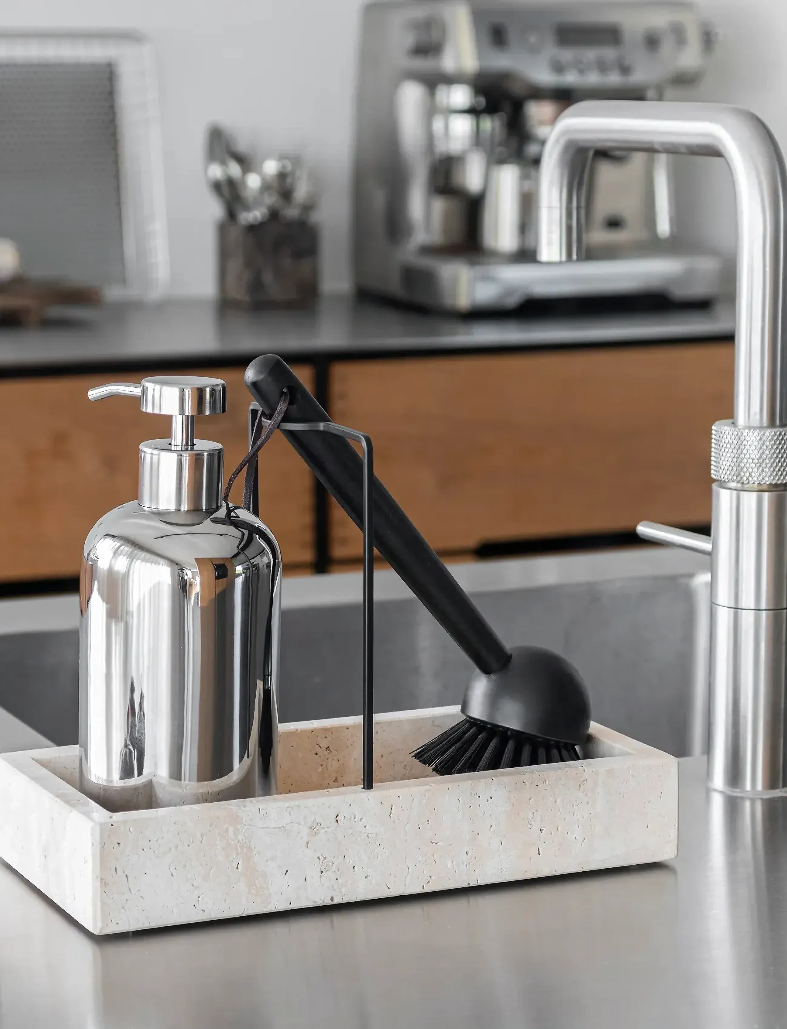 Mette Ditmer Lotus Dispenser, Tall, Ø7.5X H18 cm, Bathroom Interior, Silber - Soap Pumps & Cups, Homeware