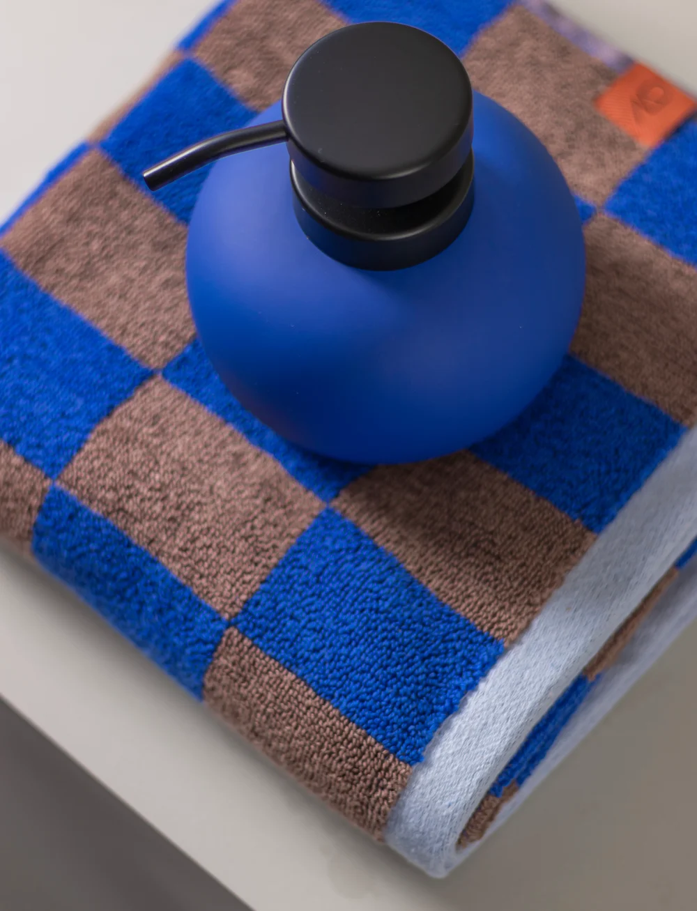 Mette Ditmer - LOTUS dispenser low - seifenspender & seifenschalen - cobalt - 2