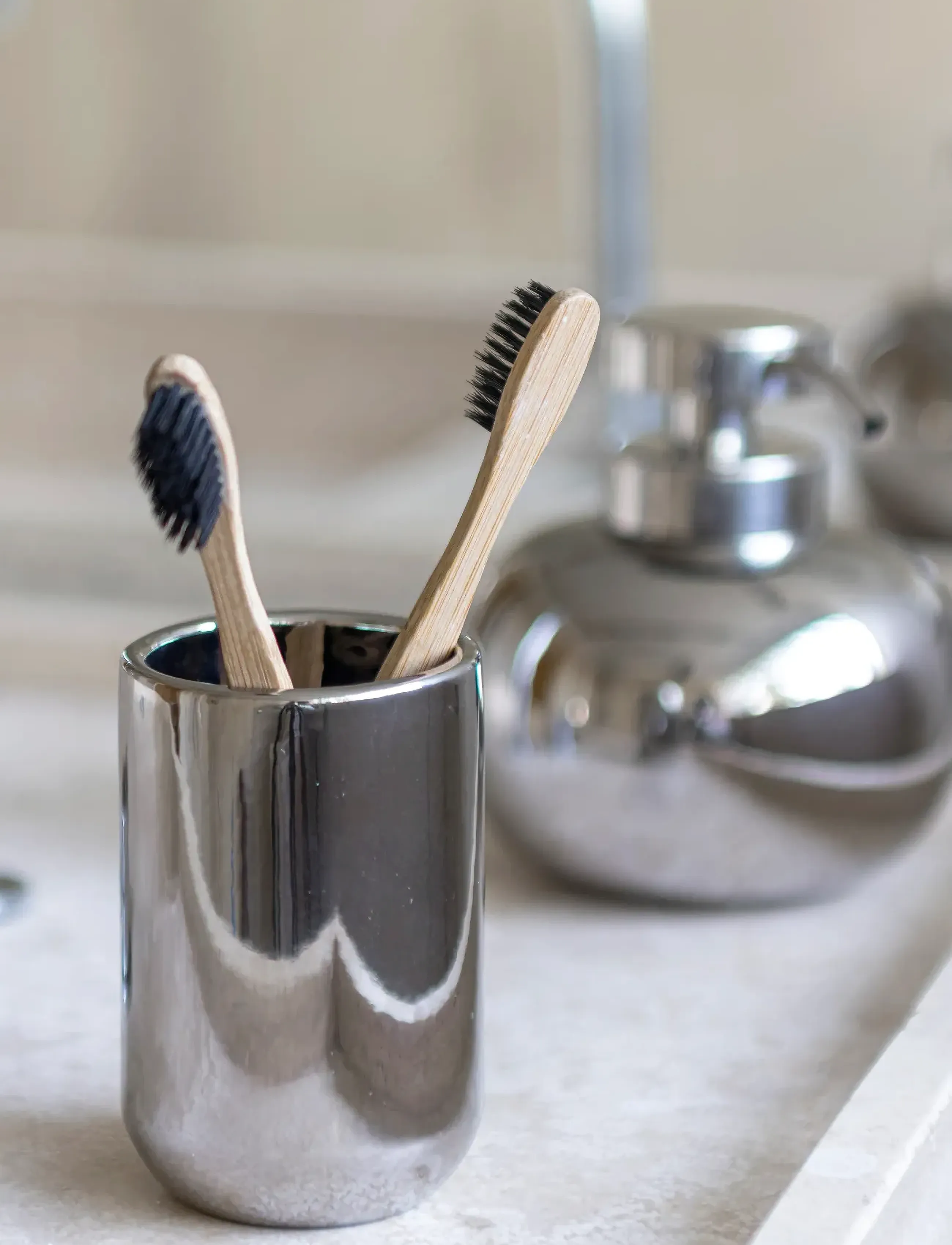 Mette Ditmer Lotus Toothbrush Holder, Ø6.5X H10 cm, Bathroom Interior, Silber - Homeware