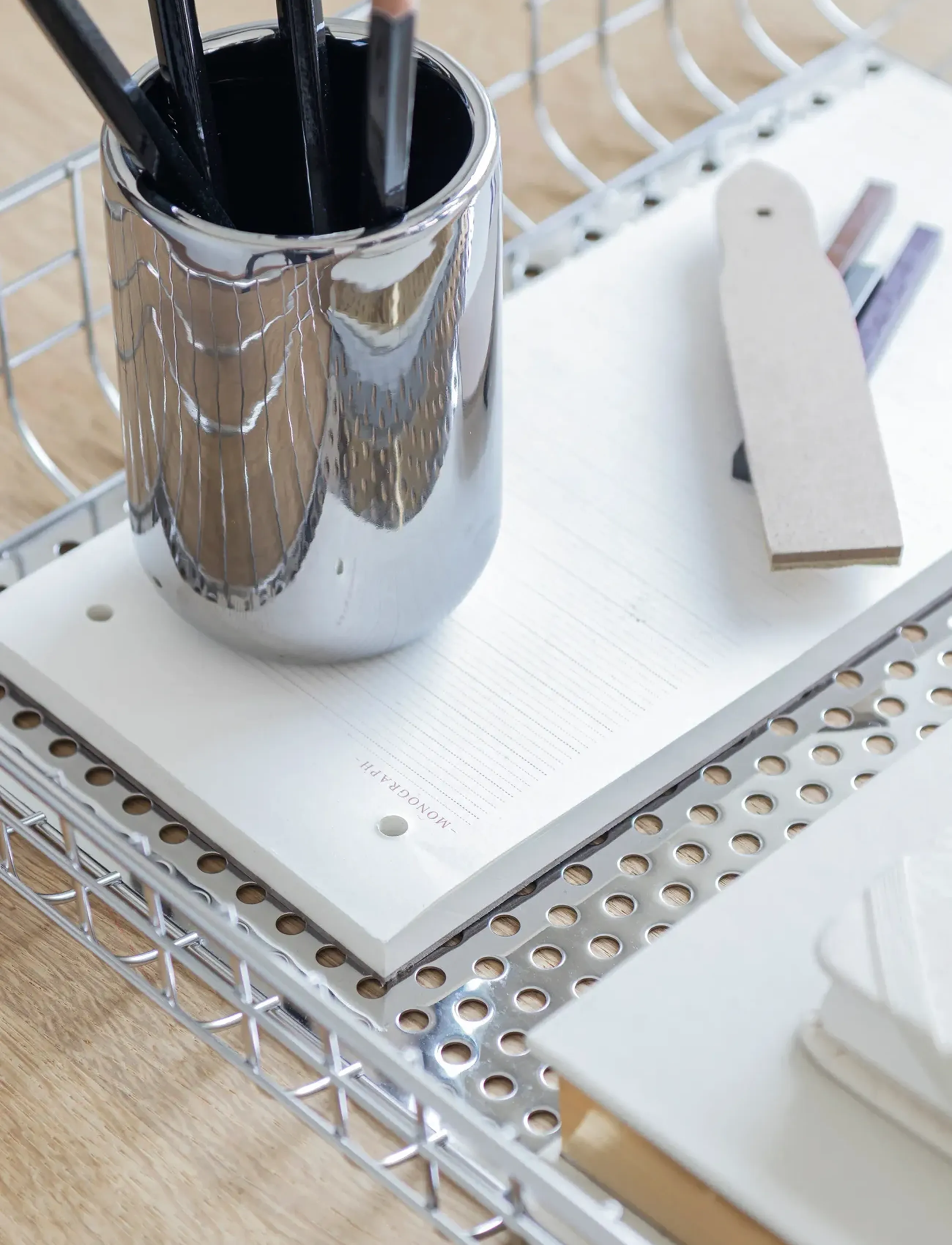 Mette Ditmer - LOTUS toothbrush holder - tandbørsteholdere - chrome - 2