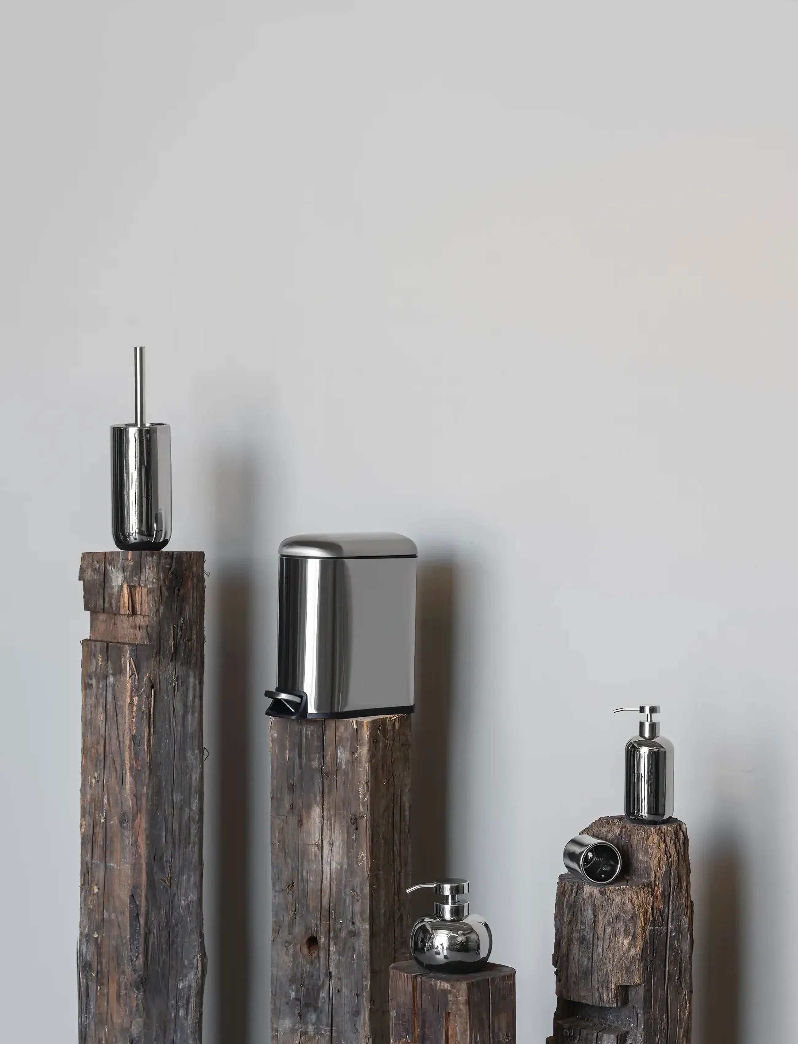 Mette Ditmer - LOTUS toothbrush holder - tandbørsteholdere - chrome - 3