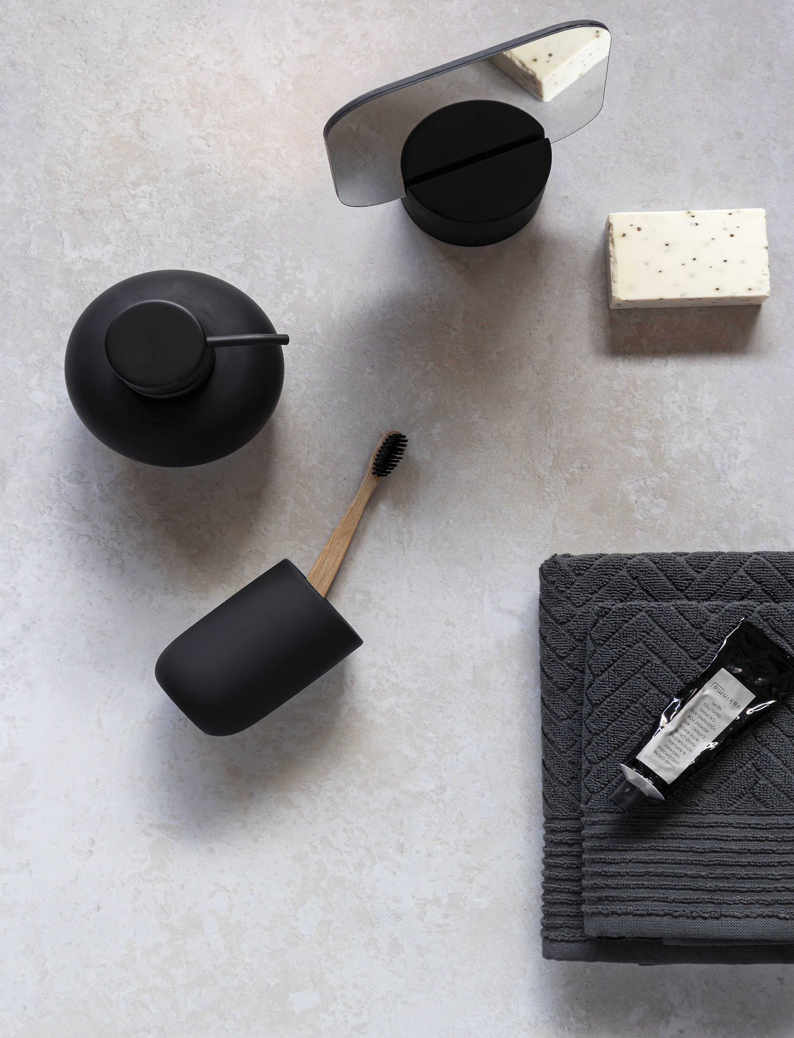 Mette Ditmer - LOTUS Tumbler - uchwyt na szczoteczkę do zębów - black - 1