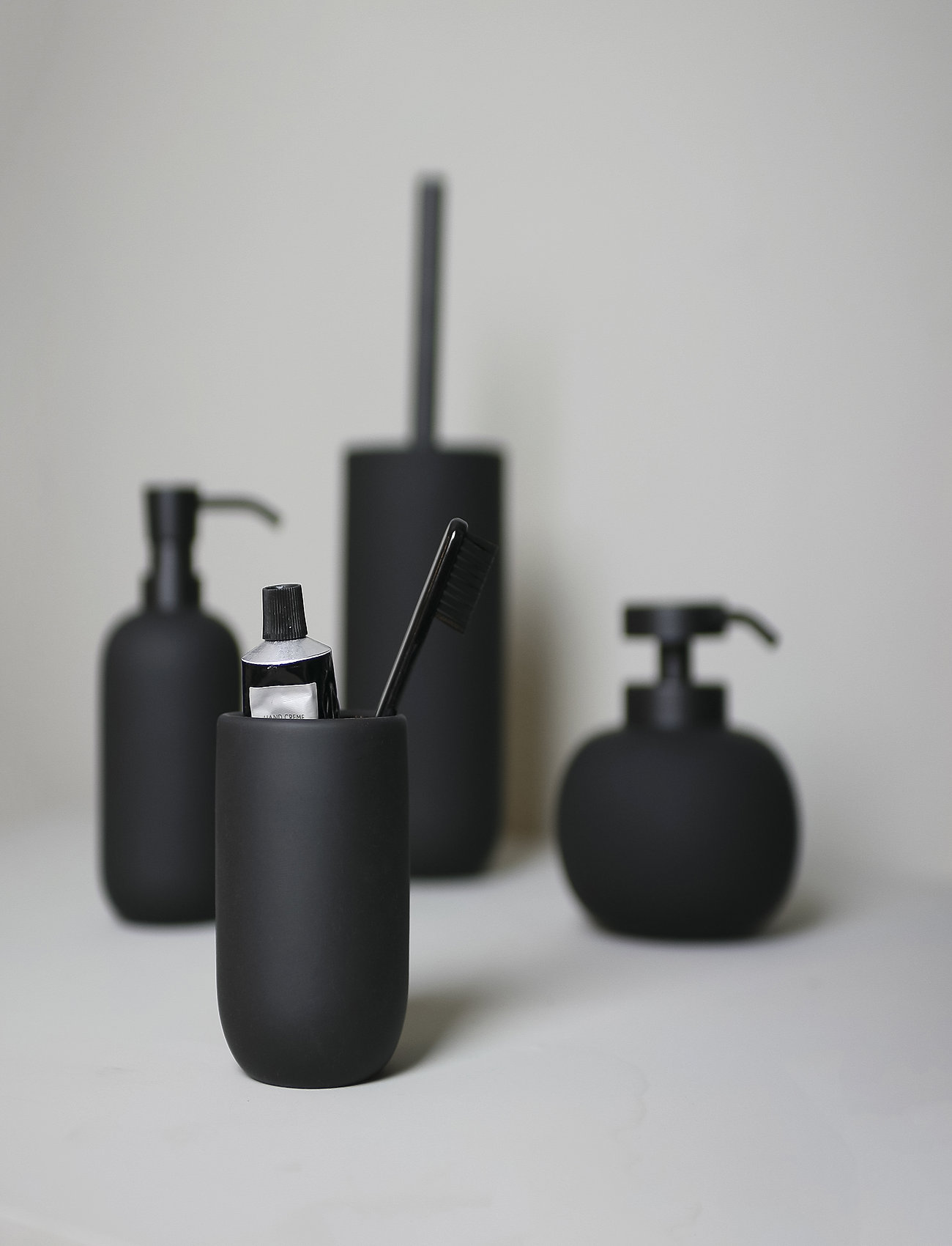 Mette Ditmer - LOTUS Tumbler - osta hinna alusel - black - 2