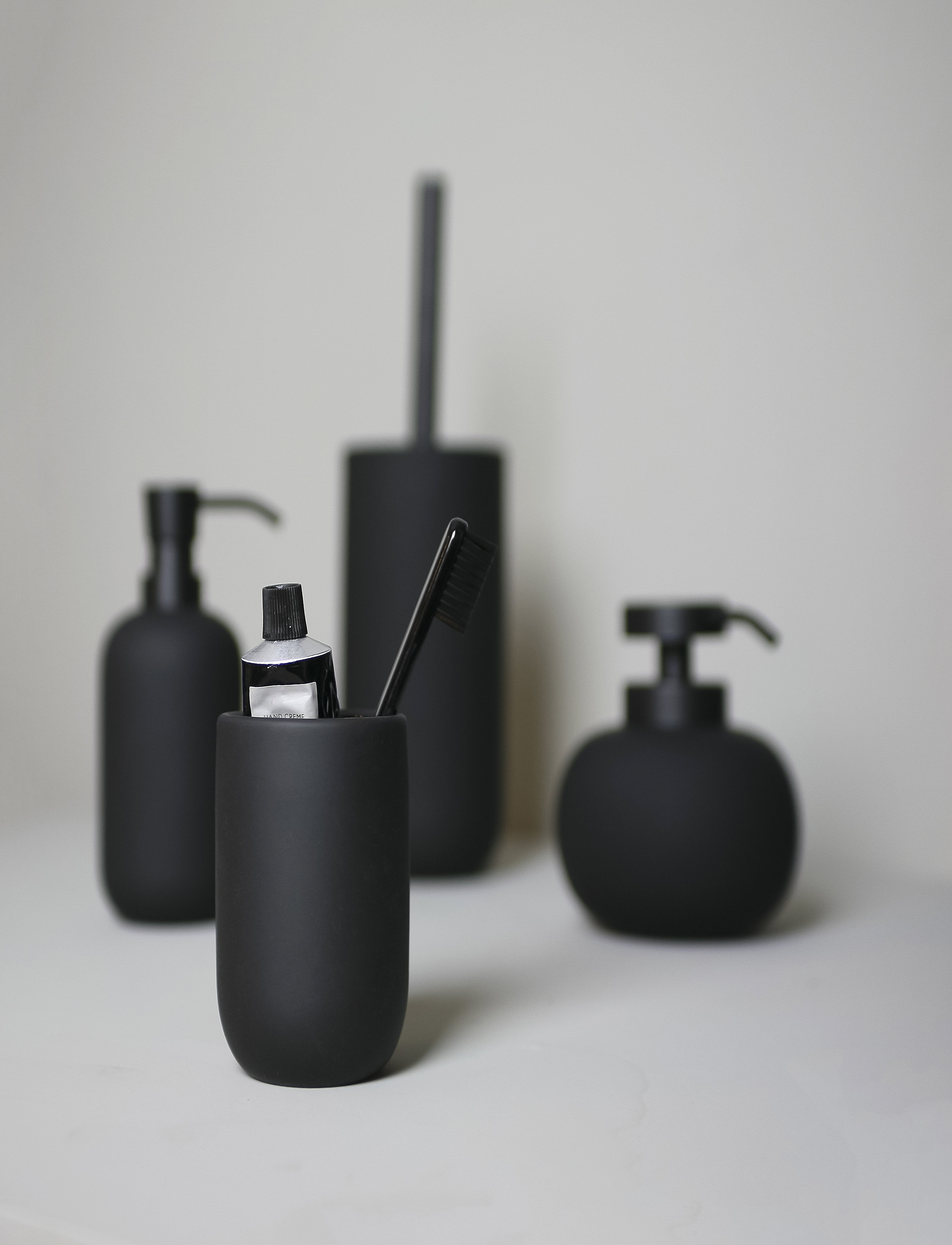 Mette Ditmer - LOTUS Tumbler - uchwyt na szczoteczkę do zębów - black - 2