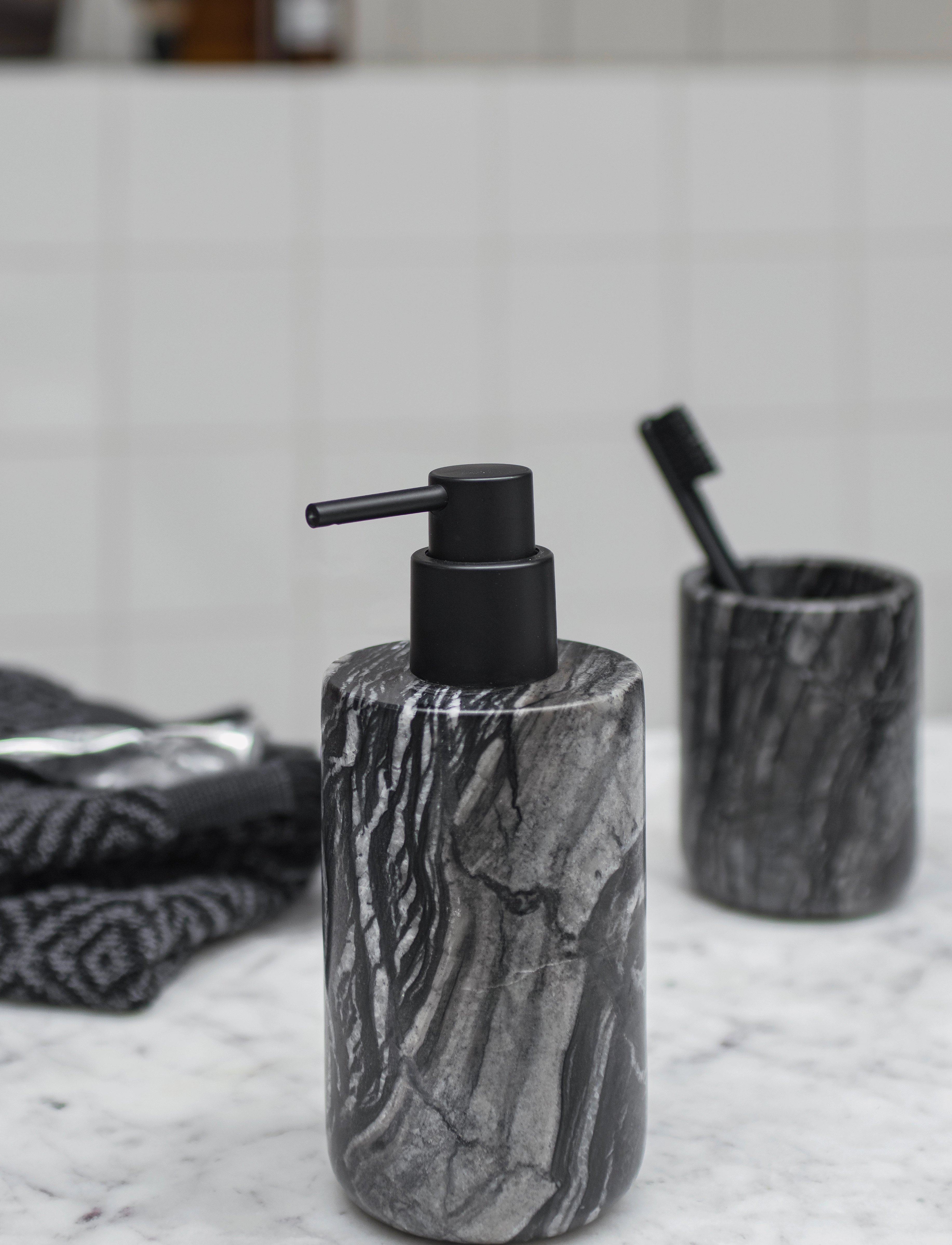 Mette Ditmer Marble Dispenser, 7.5X7.5X17.5 cm, Bathroom Interior, Schwarz - Soap Pumps & Cups, Homeware