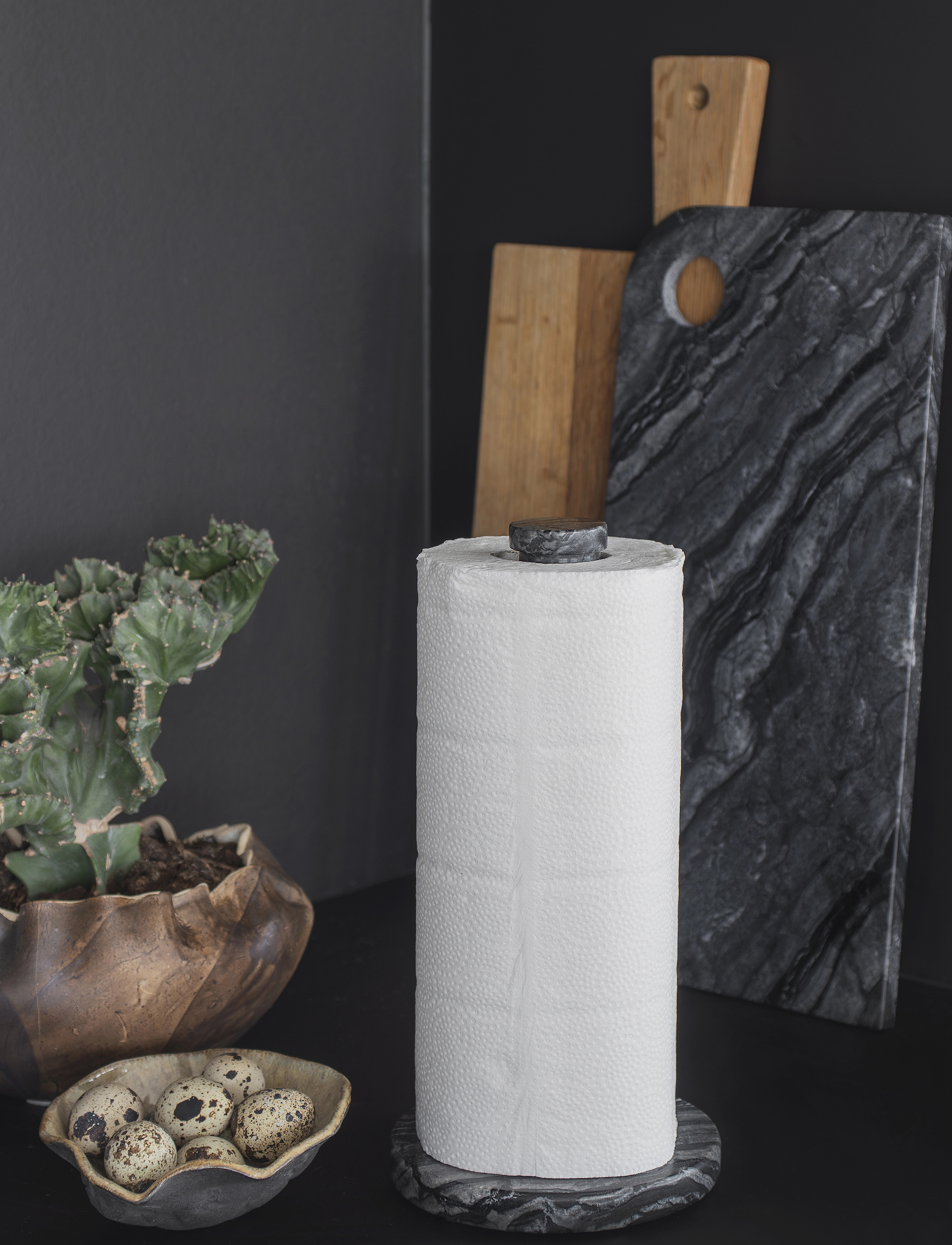Mette Ditmer Marble Kitchen Roll Holder, Ø12.5X H26 cm, Kitchen, Schwarz - Household Paperholder, Homeware