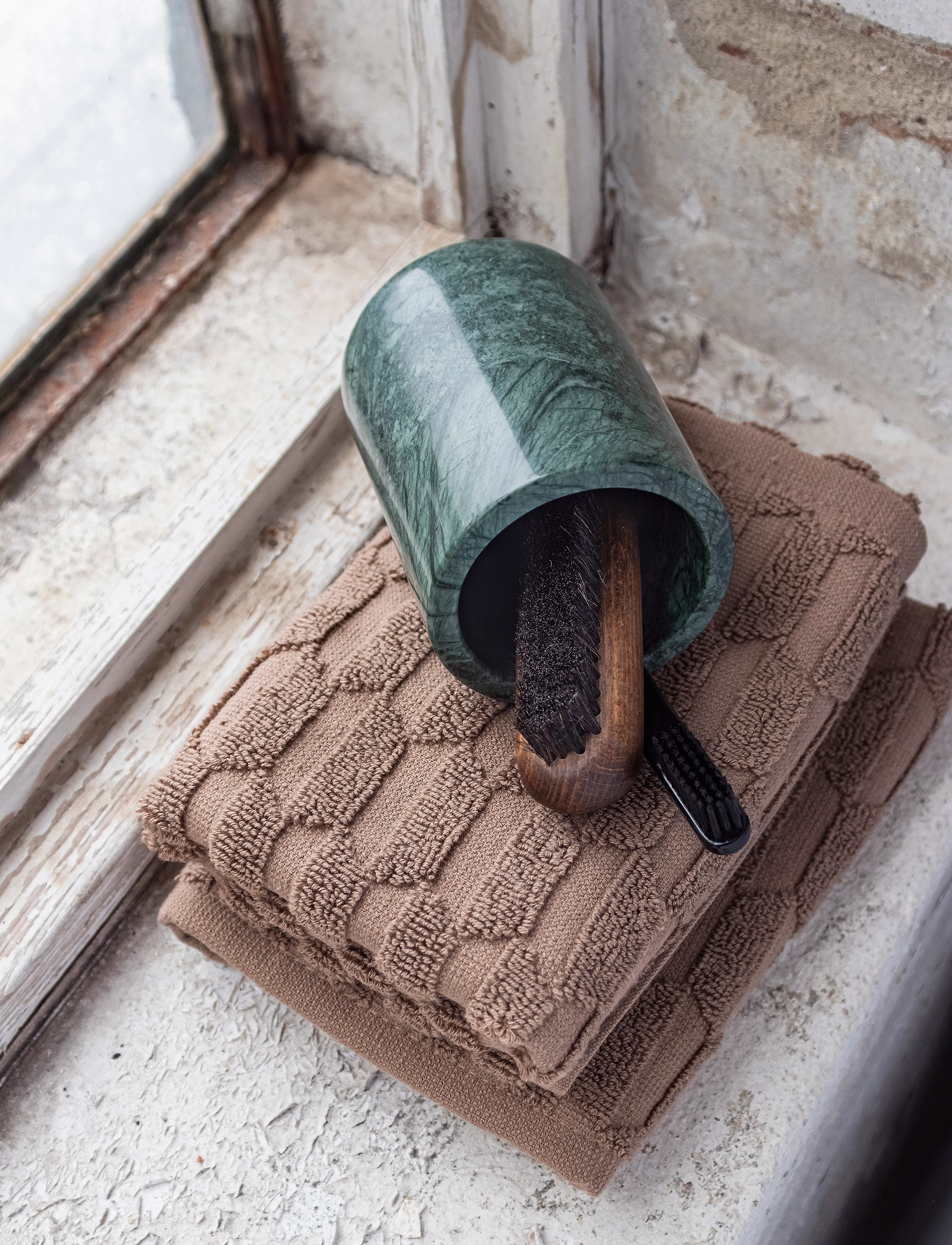 Mette Ditmer - MARBLE toothbrush holder - dark forest - 4
