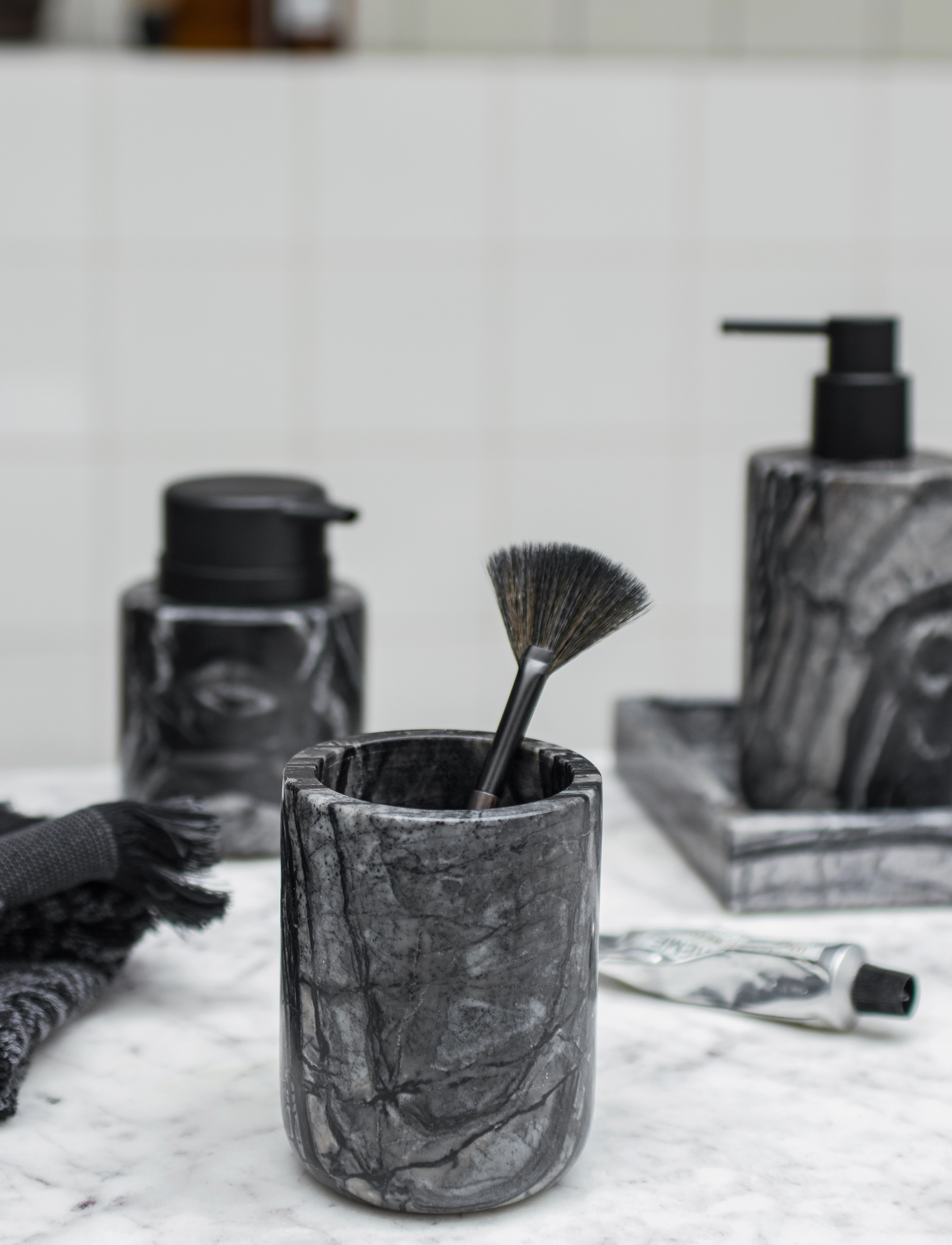 Mette Ditmer Marble Toothbrush Holder, Ø7.5X10 cm, Bathroom Interior, Schwarz - Homeware