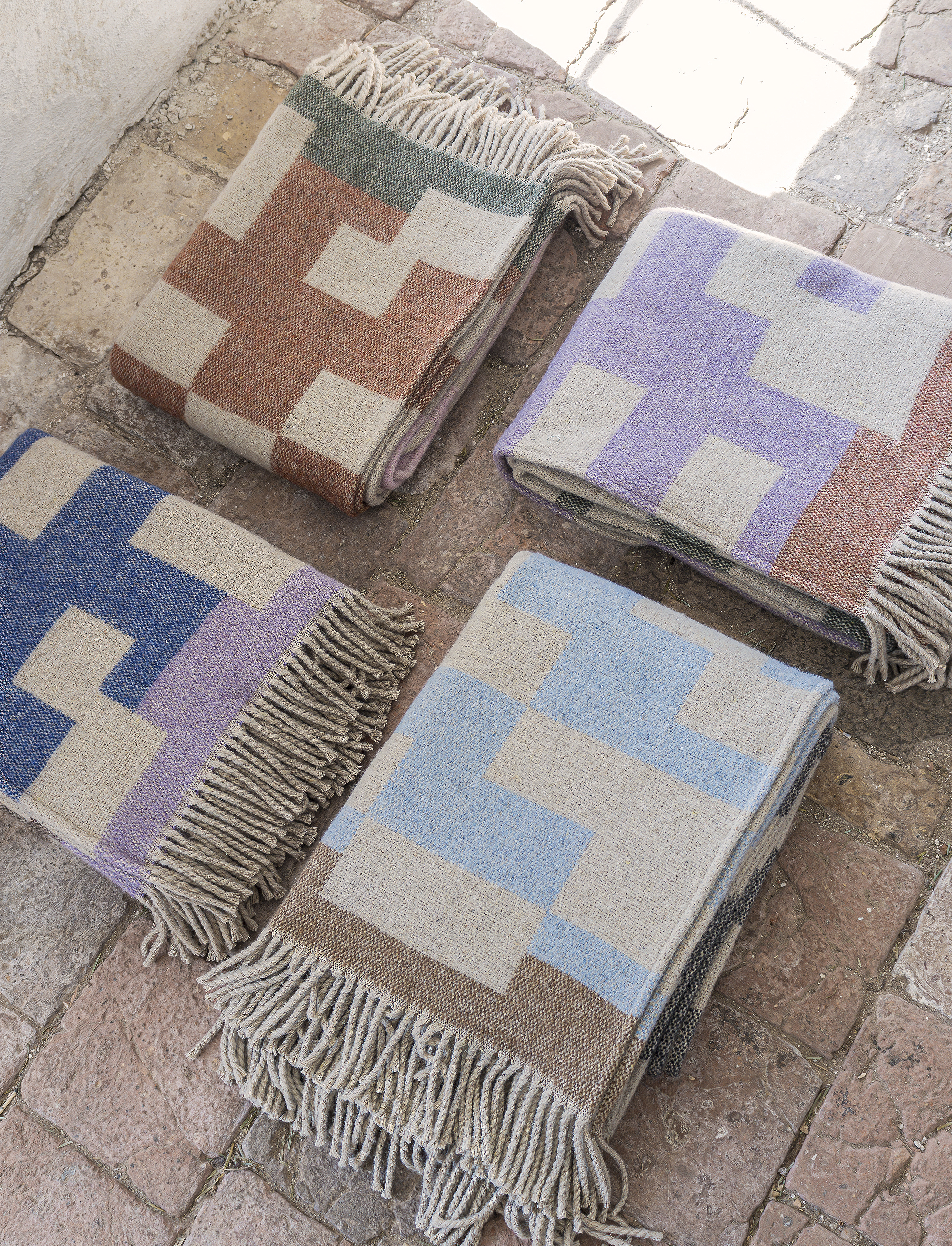 Mette Ditmer - MAZE throw - pleedid - chocolate - 4