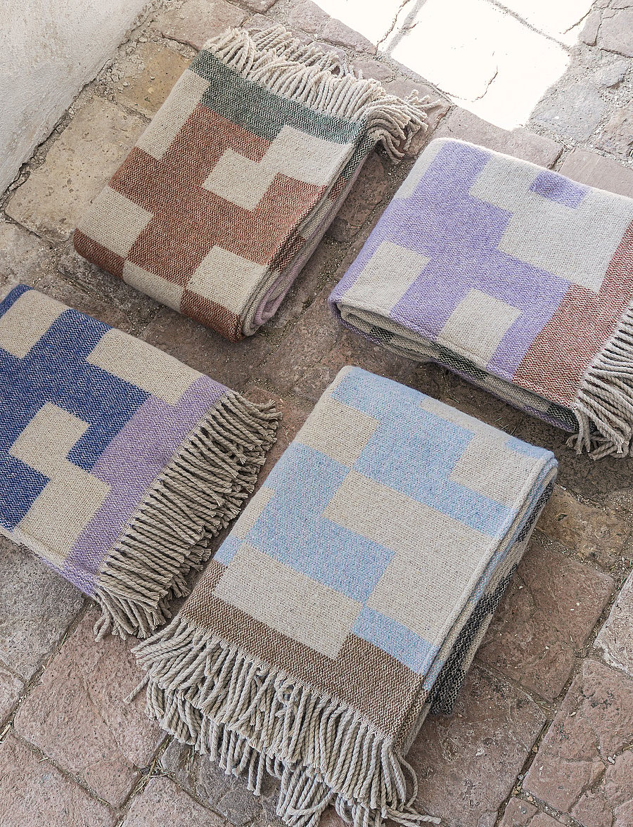 Mette Ditmer - MAZE throw - pleedid - chocolate - 4