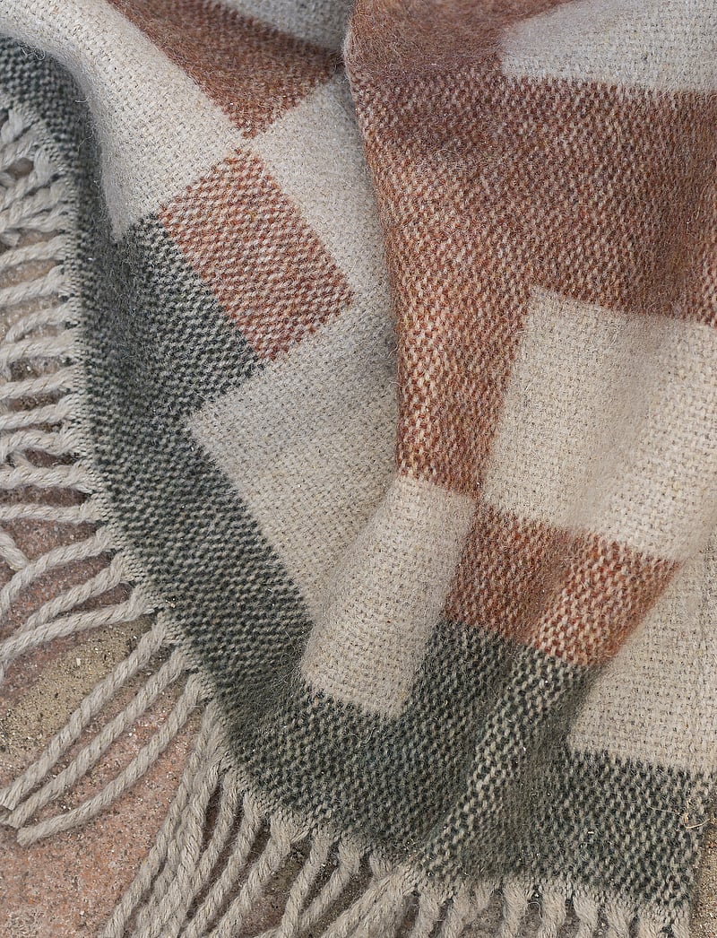 Mette Ditmer - MAZE throw - textilien für den außenbereich - powder rose - 4