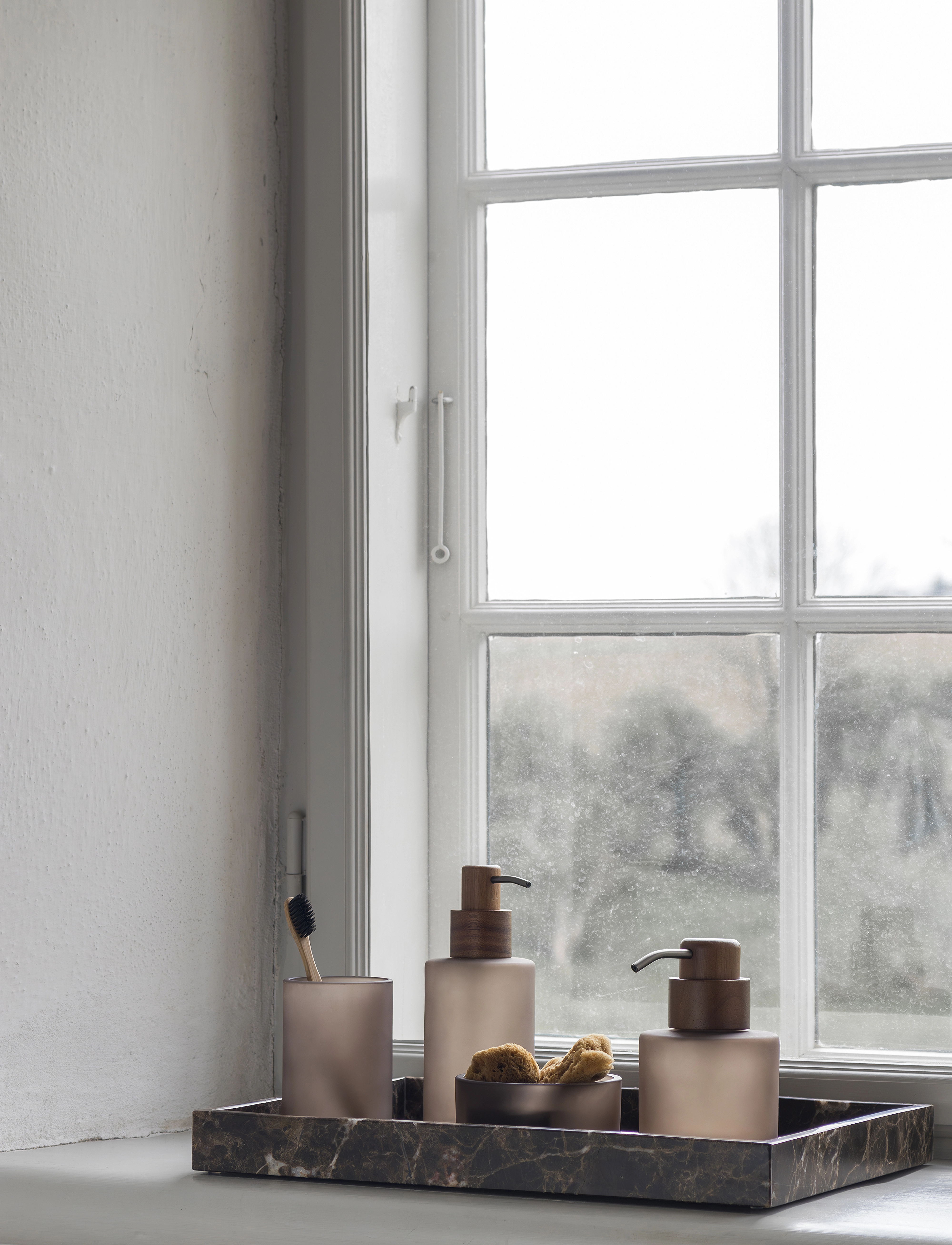 Mette Ditmer - MODEST dispenser, tall - ziepju trauki un dozatori - walnut - 2