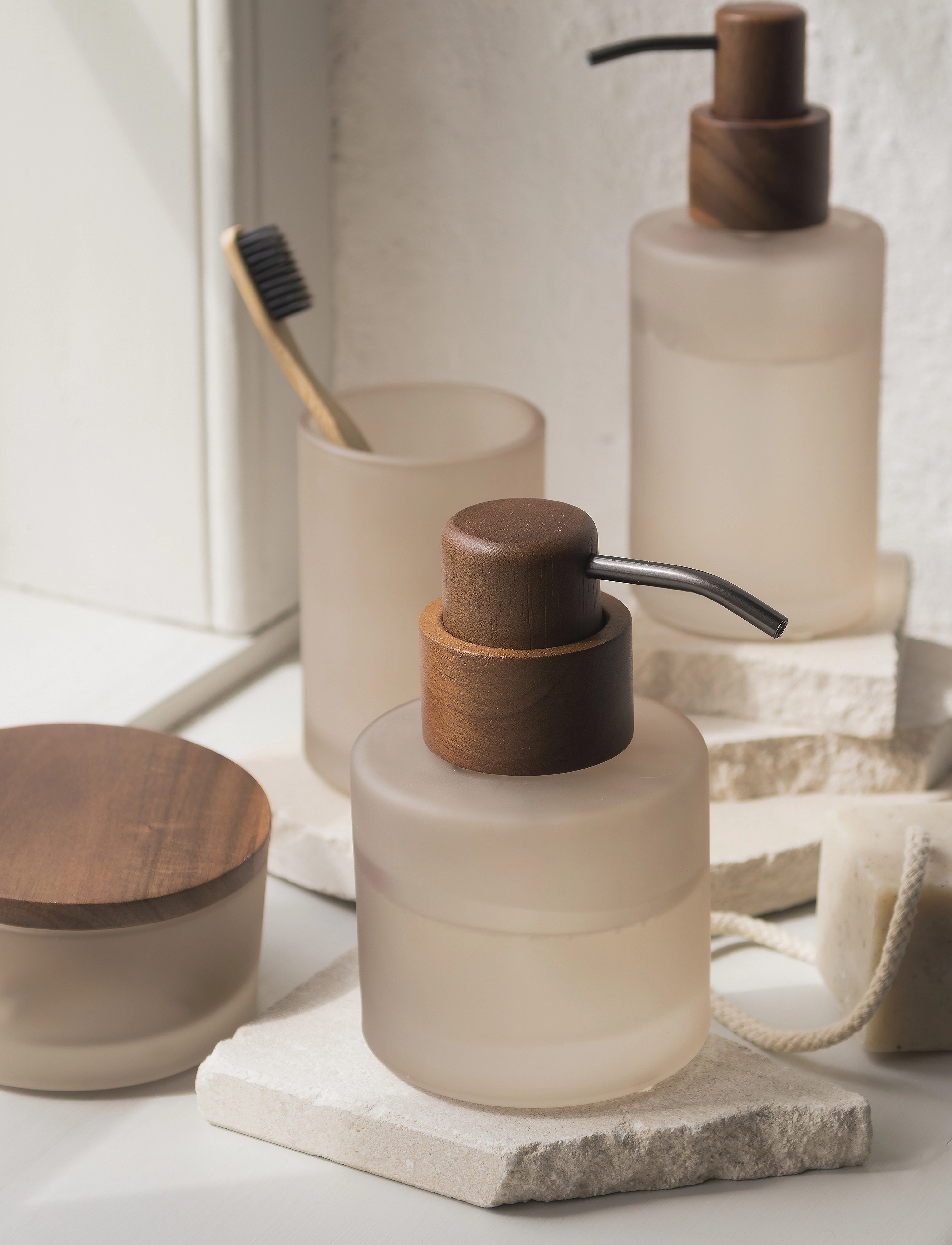 Mette Ditmer Modest Dispenser, Low, Ø9X H14 cm, Bathroom Interior, Beige - Soap Pumps & Cups, Homeware