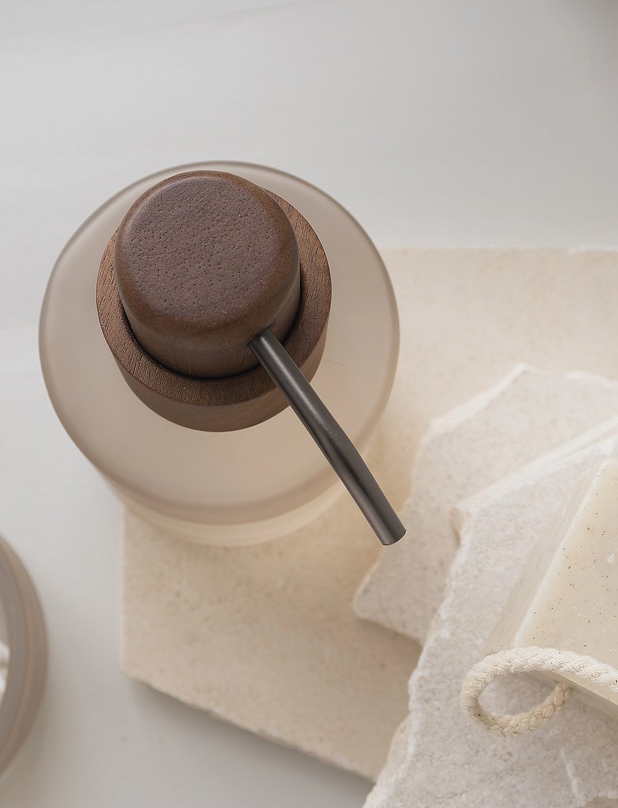 Mette Ditmer - MODEST dispenser, low - seifenspender & seifenschalen - kit - 2