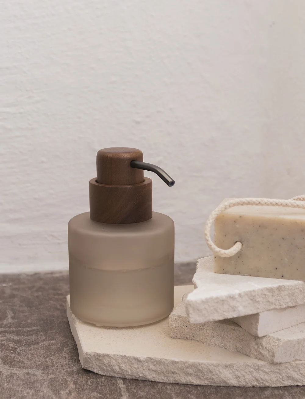 Mette Ditmer - MODEST dispenser, low - seifenspender & seifenschalen - kit - 3