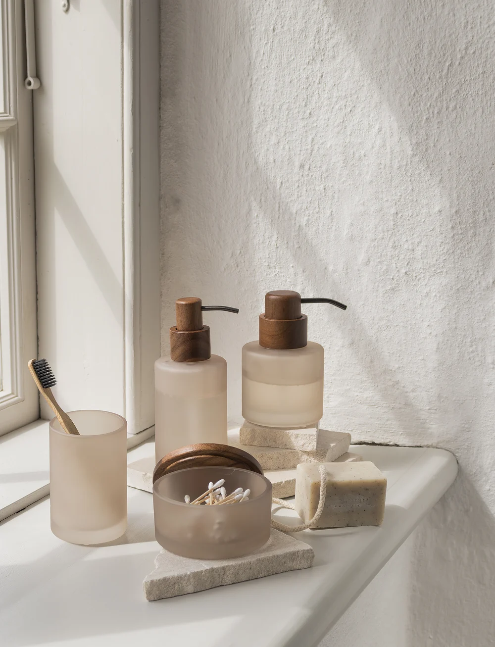 Mette Ditmer - MODEST dispenser, low - seifenspender & seifenschalen - kit - 4