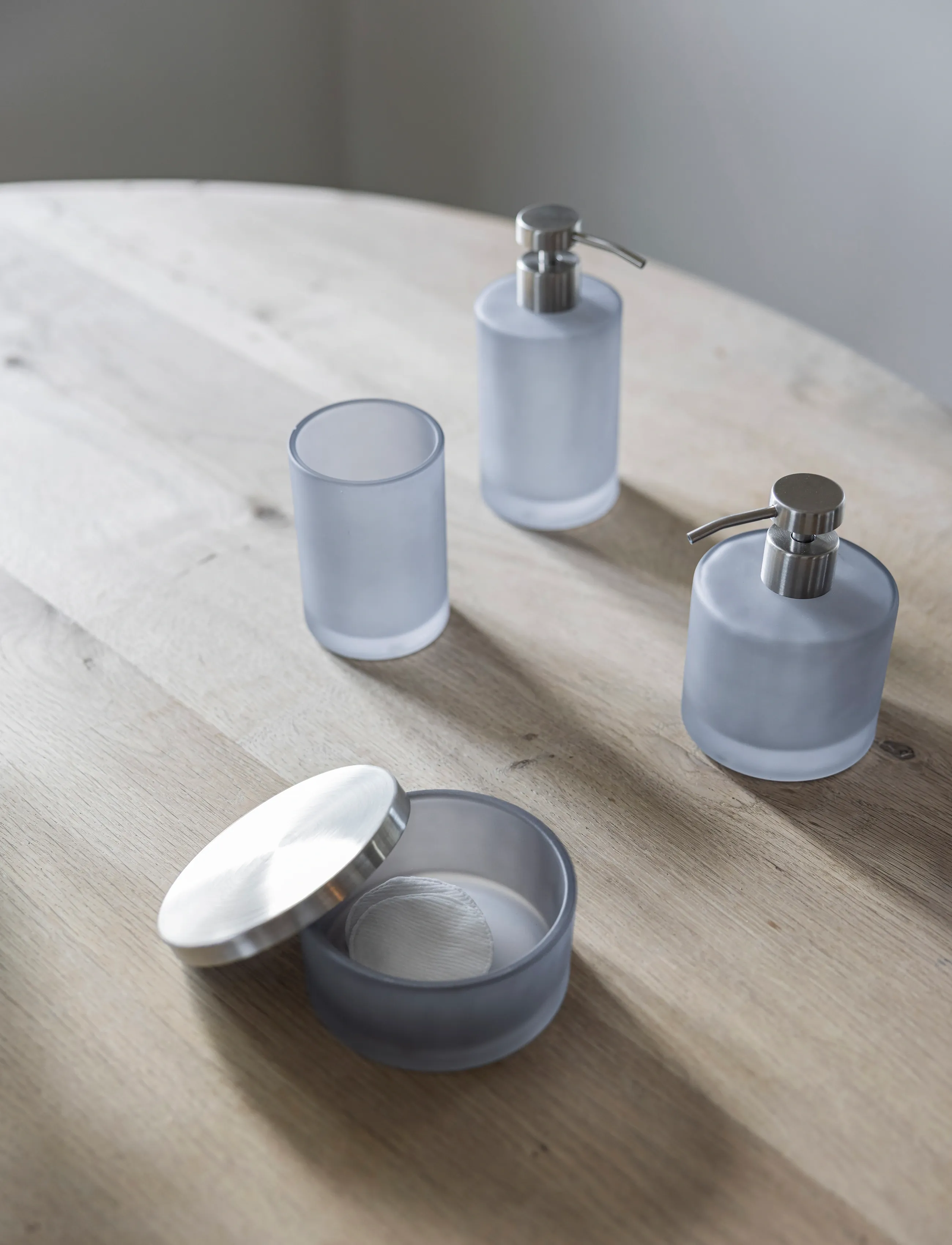 Mette Ditmer Modest Dispenser, Low, One Size, Bathroom Interior, Grau - Soap Pumps & Cups, Homeware