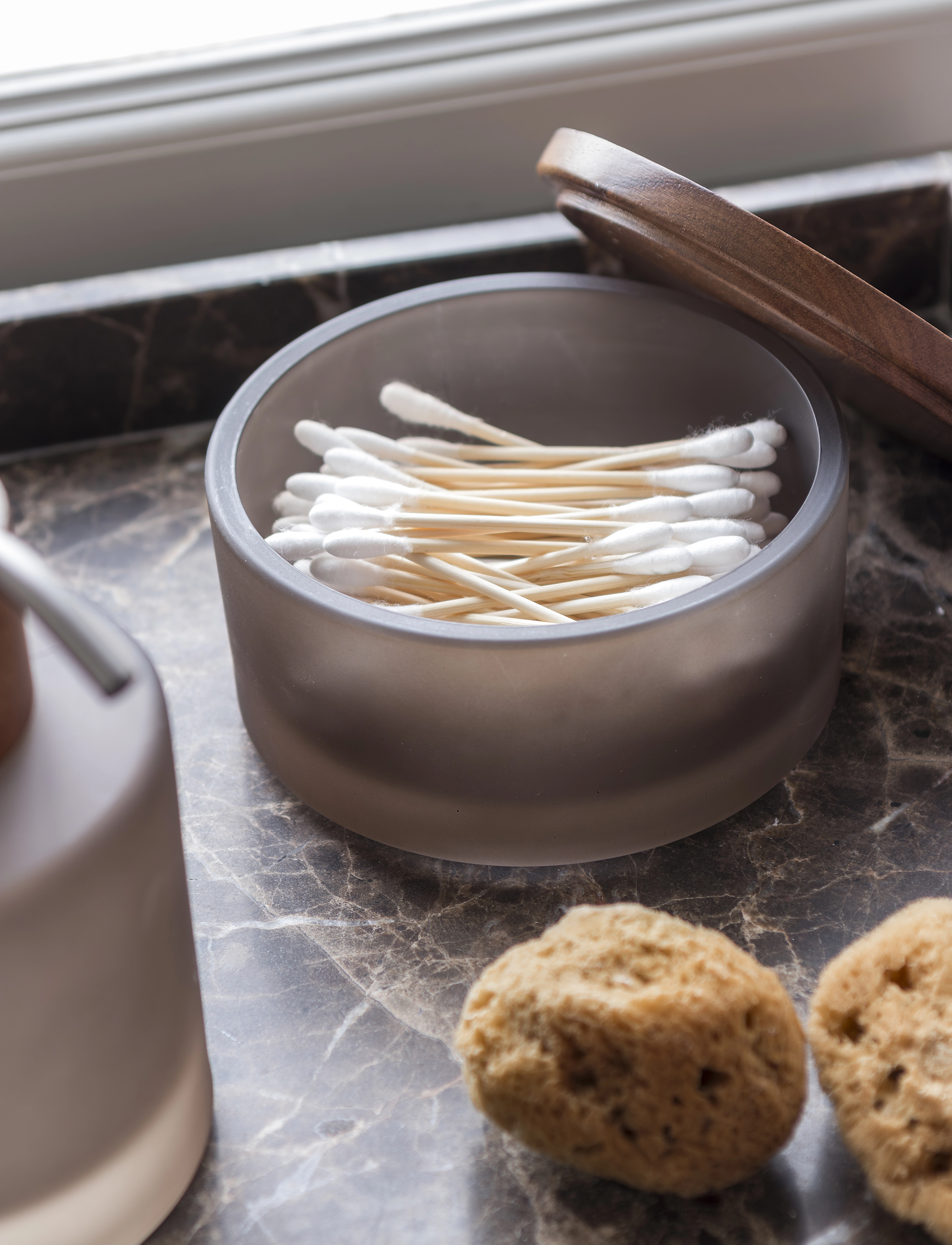 Mette Ditmer Modest Jar With Lid, Ø10.5X H6 cm, Kitchen Storage, Braun - Jars, Homeware