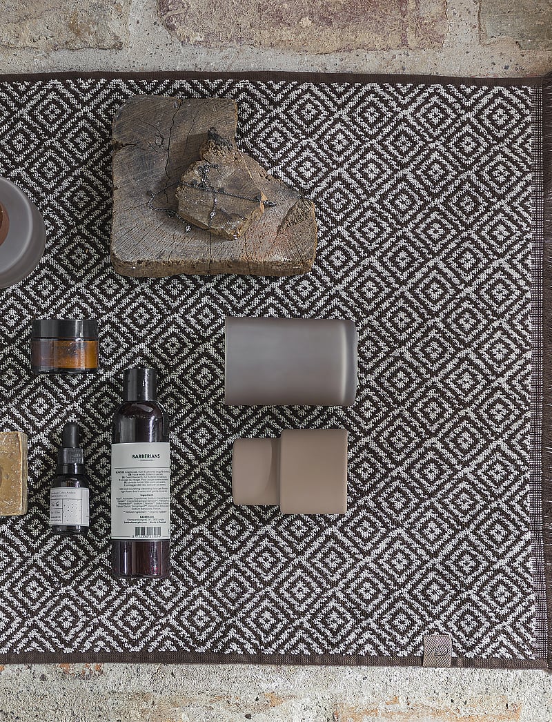 Mette Ditmer - MODEST toothbrush holder - support de brosse à dents - walnut - 2