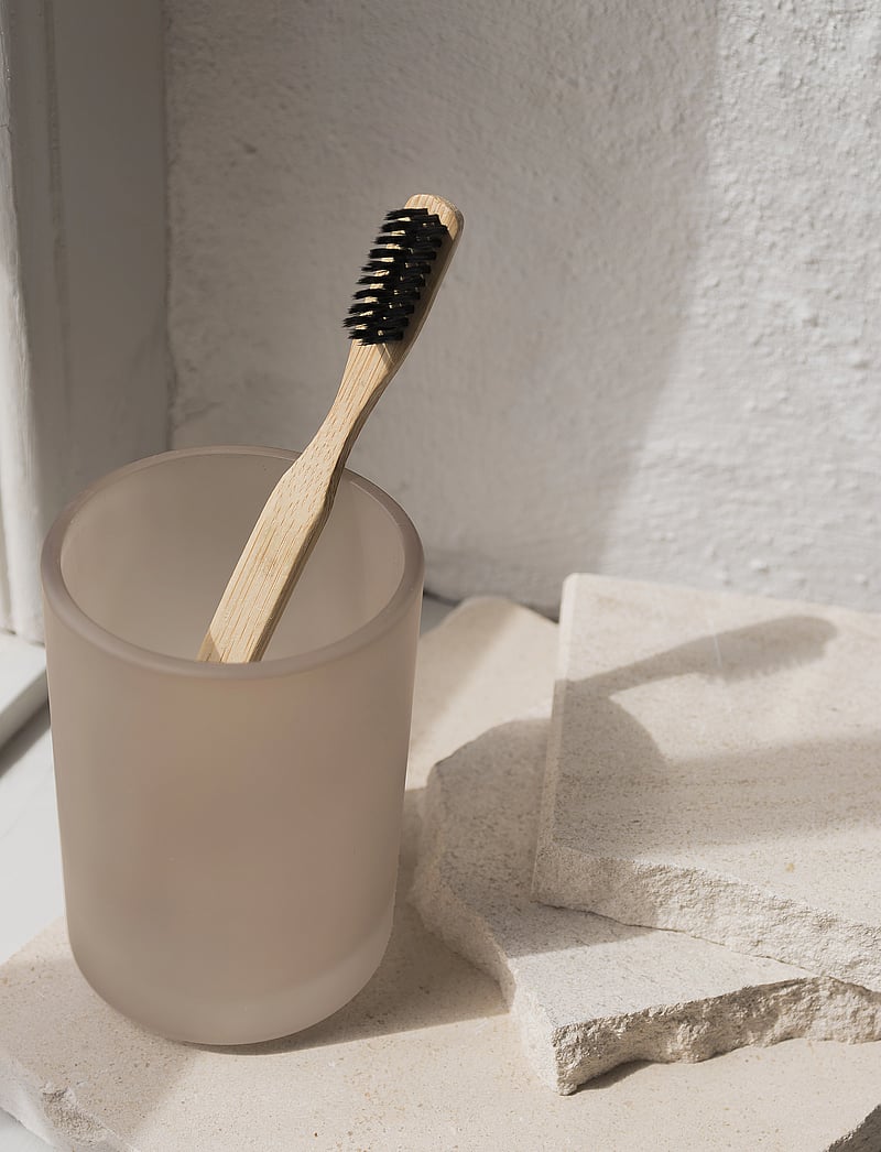 Mette Ditmer - MODEST toothbrush holder - zahnbürstenhalter - kit - 0