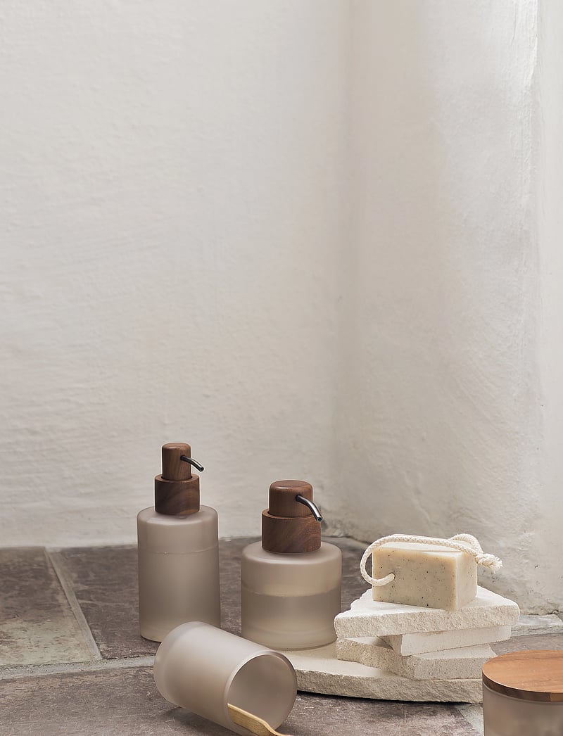 Mette Ditmer - MODEST toothbrush holder - zahnbürstenhalter - kit - 3