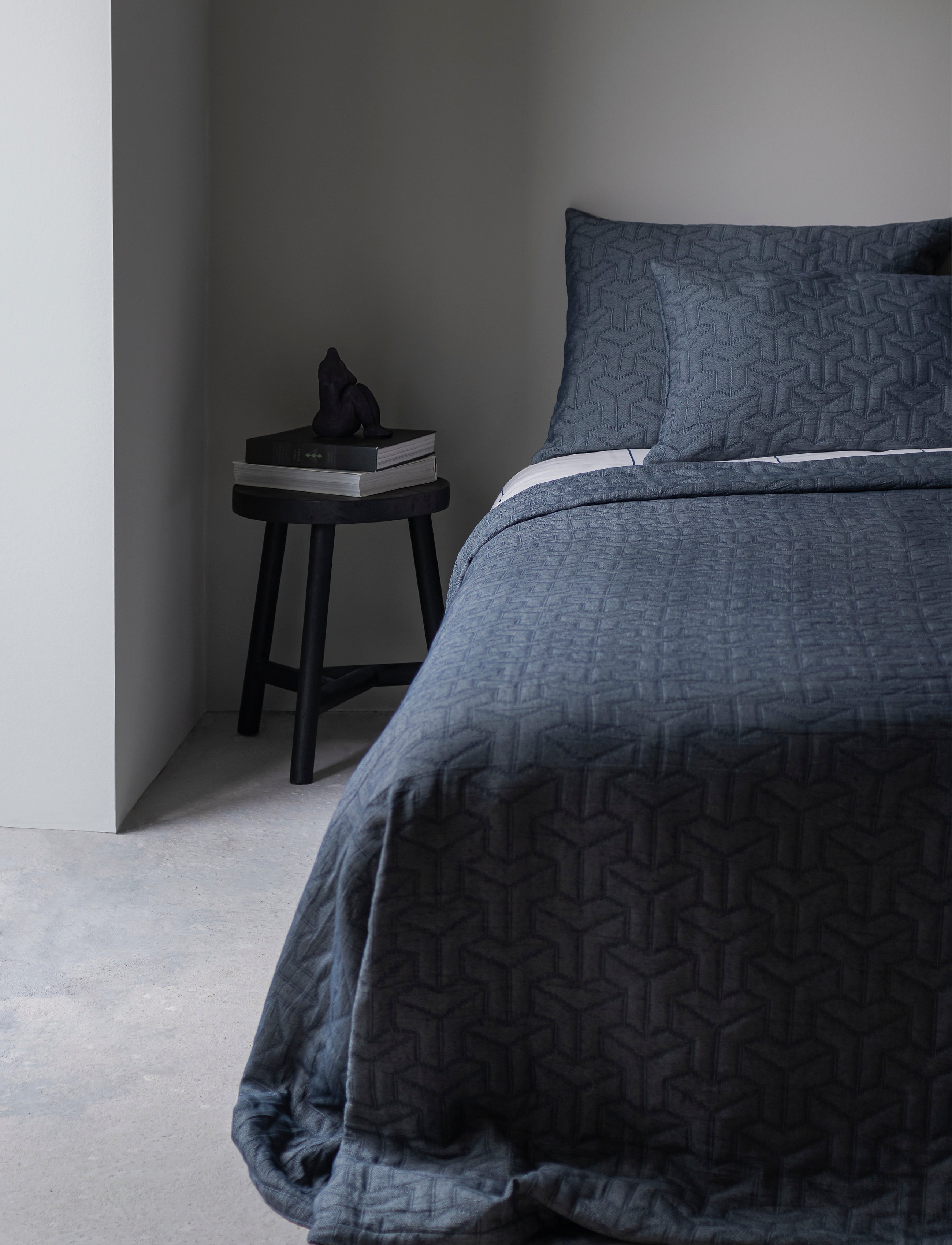 Mette Ditmer - MONO bed cover, medium - midnight blue - 1