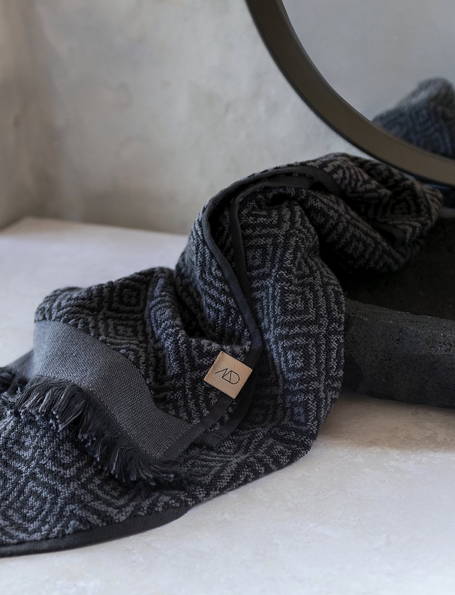 Mette Ditmer - MOROCCA Bath towel - saunalinad - black/grey - 2