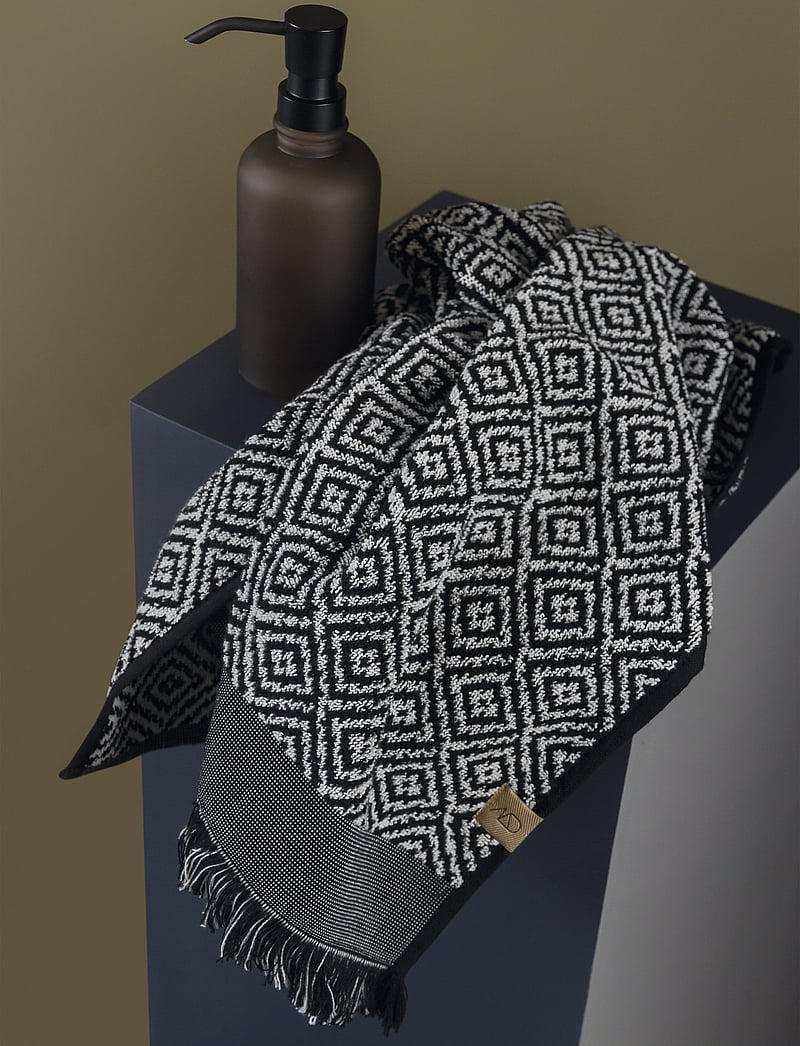 Mette Ditmer - MOROCCO Bath towel - badlakan - black/white - 1