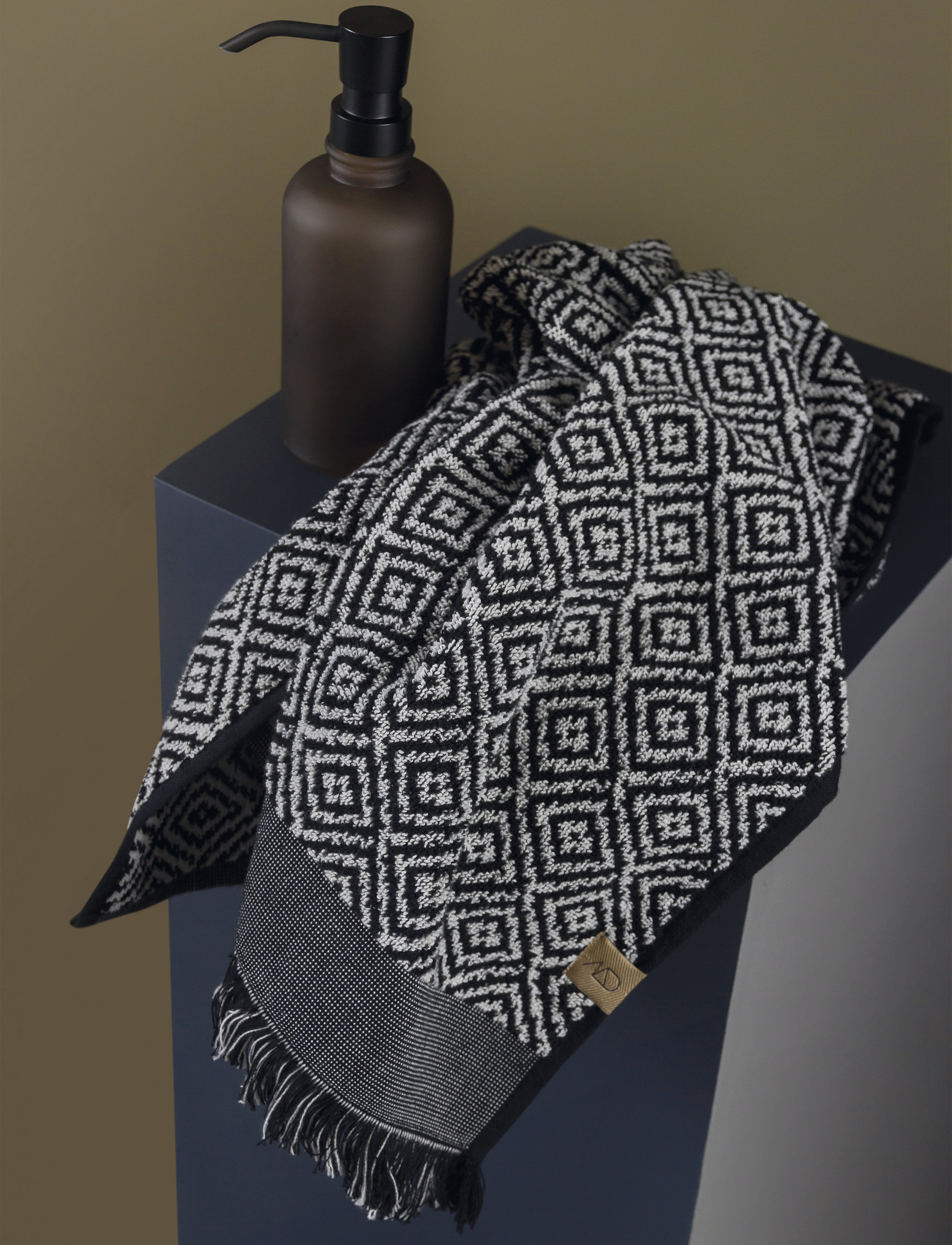 Mette Ditmer - MOROCCA Bath towel - badehåndklæder - black/white - 1