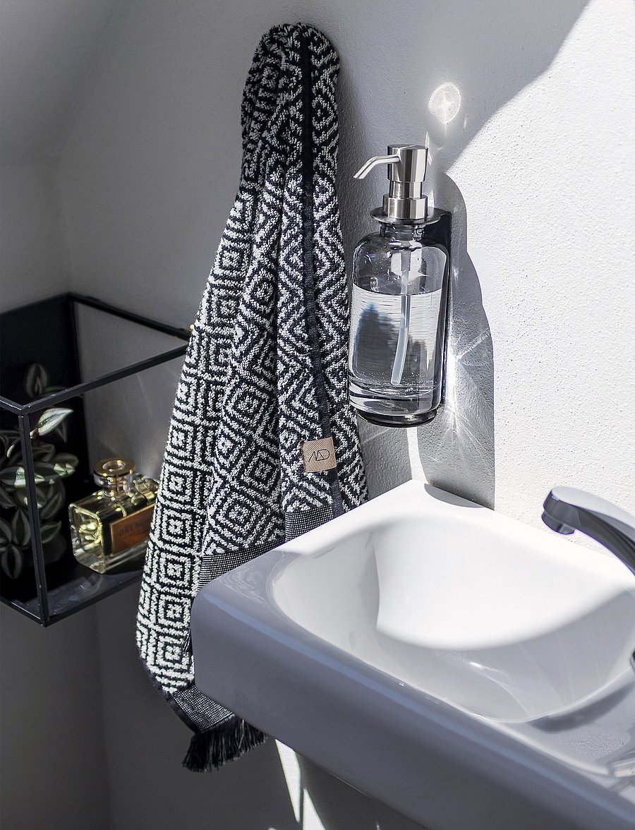Mette Ditmer - MOROCCA Bath towel - saunalinad - black/white - 3