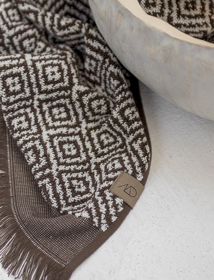 Mette Ditmer - MOROCCO towel - käterätikud - chocolate / off-white - 1