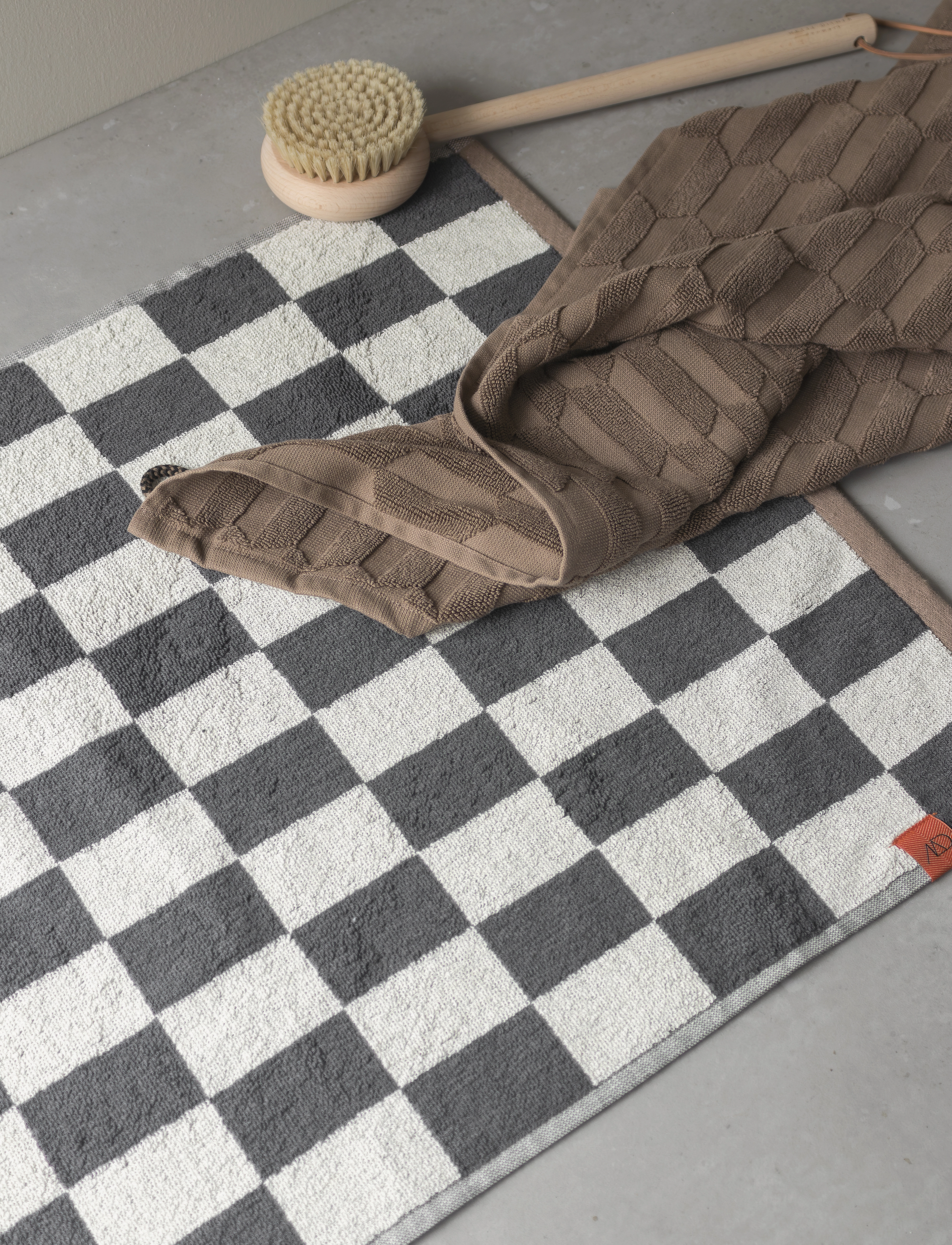 Mette Ditmer - RETRO bath mat - mottur - dark grey - 2
