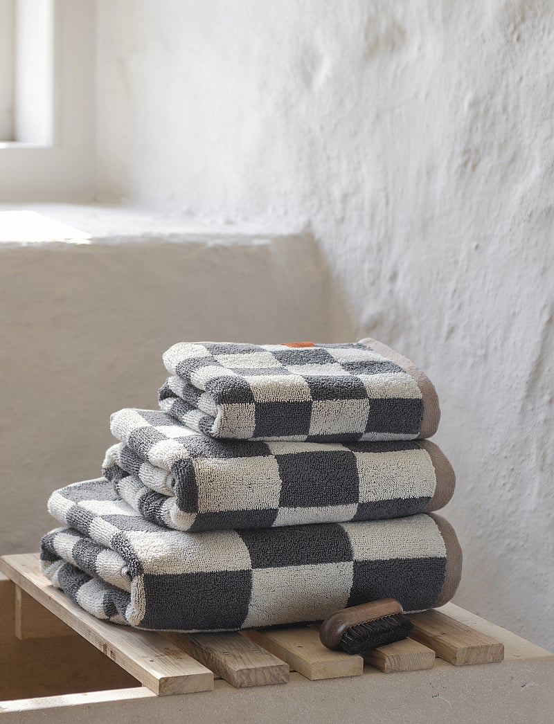 Mette Ditmer - RETRO guest towel, 2-pack - gästehandtücher - dark grey - 2