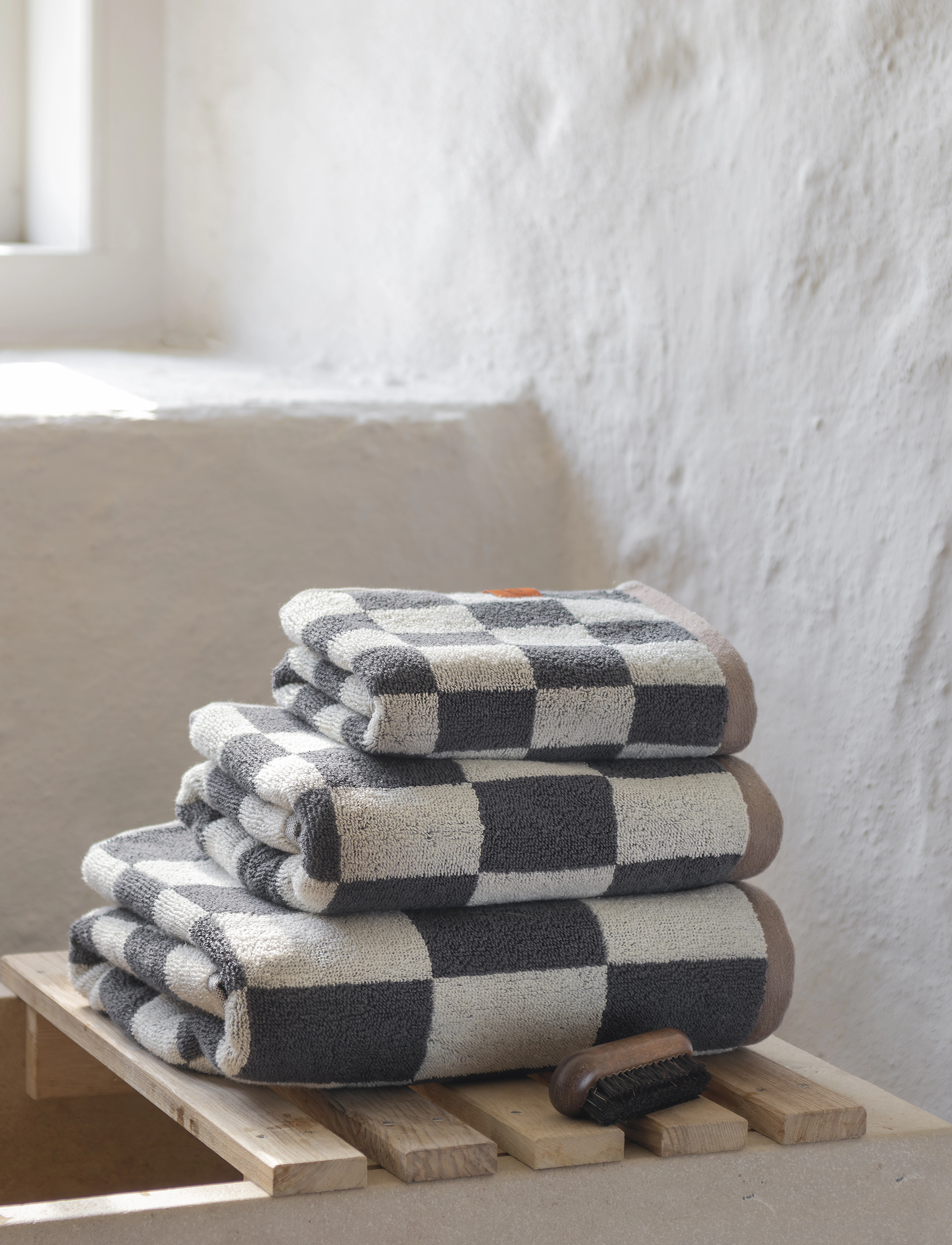 Mette Ditmer Retro Bath Towel, W70X L133 cm, Grey, Håndklæder & Badehåndklæder > Badehåndklæder, Unisex