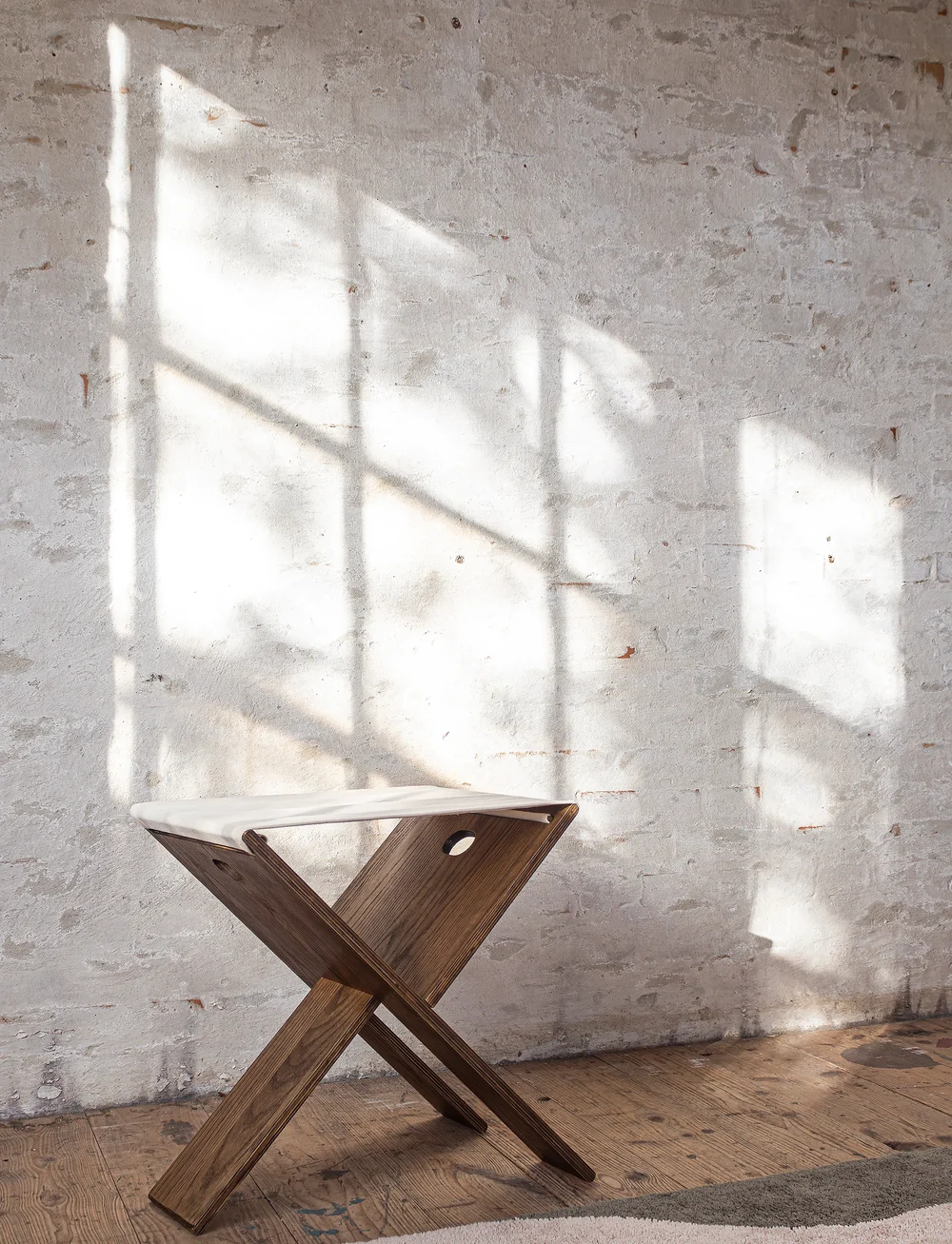 Mette Ditmer - ROOTS folding stool - sorteren op prijs - dark oiled - 3