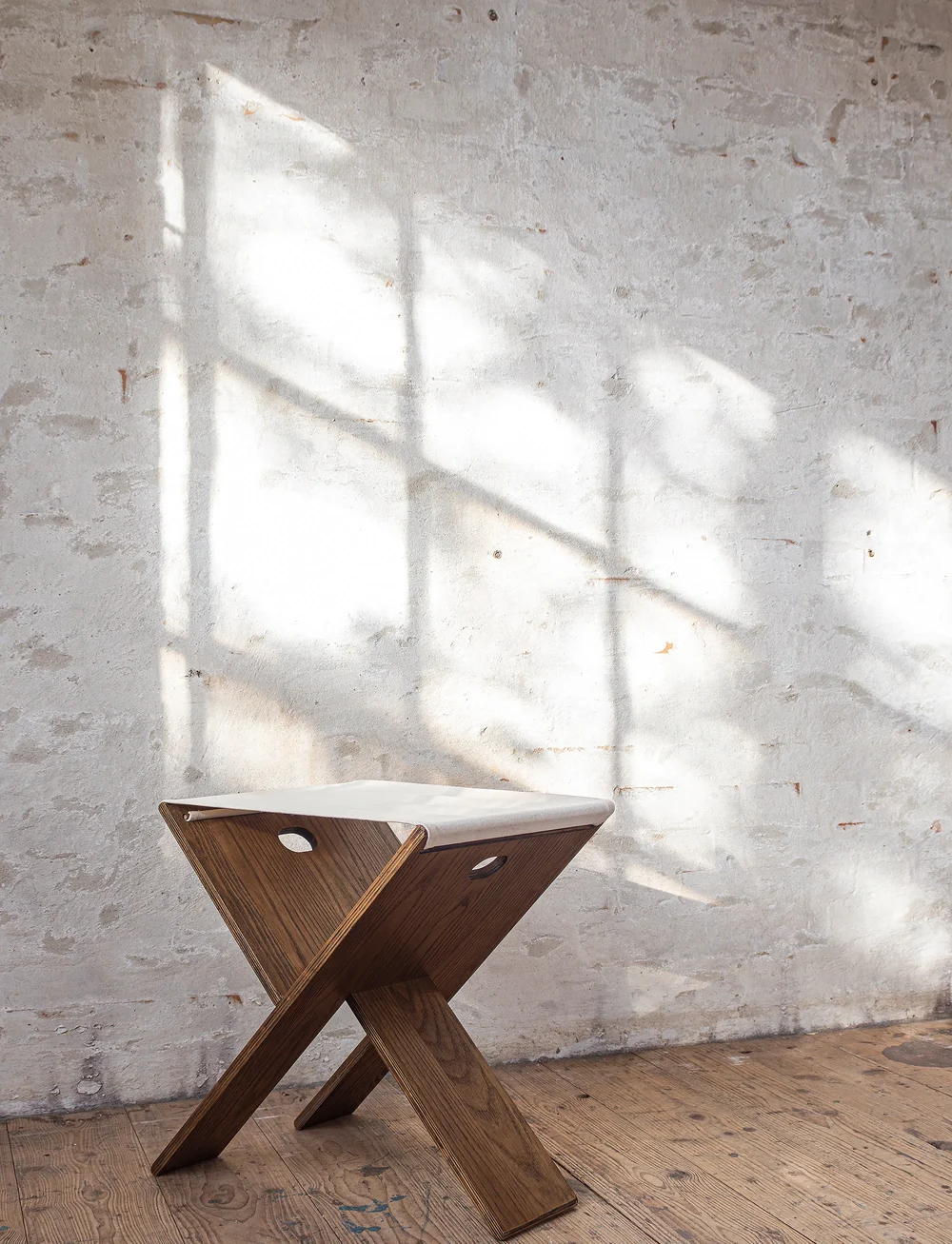 Mette Ditmer - ROOTS folding stool - sorteren op prijs - dark oiled - 4