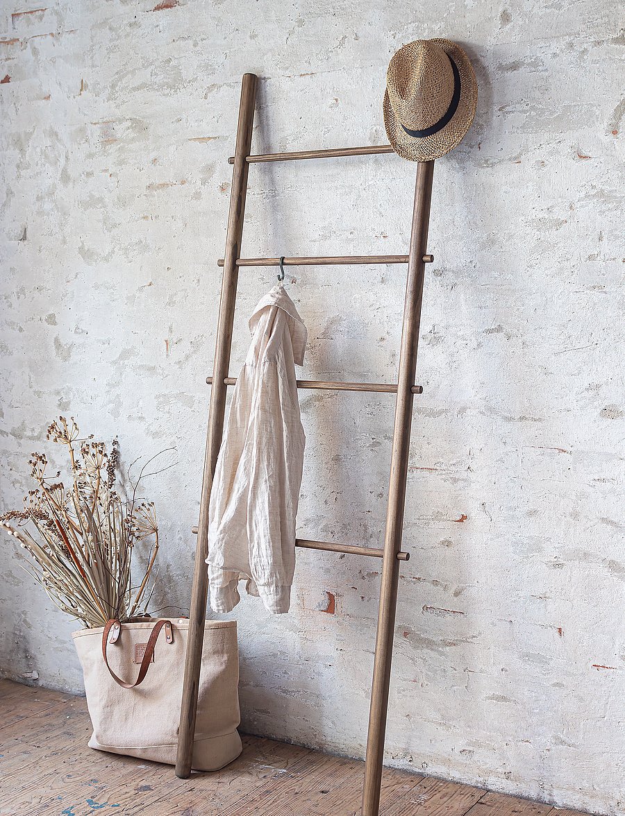 Mette Ditmer - ROOTS ladder - wand dekoration - dark oiled - 4