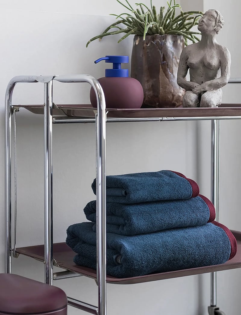 Mette Ditmer - SOFT guest towel, 2-pack - gästehandtücher - midnight blue / light grey - 3