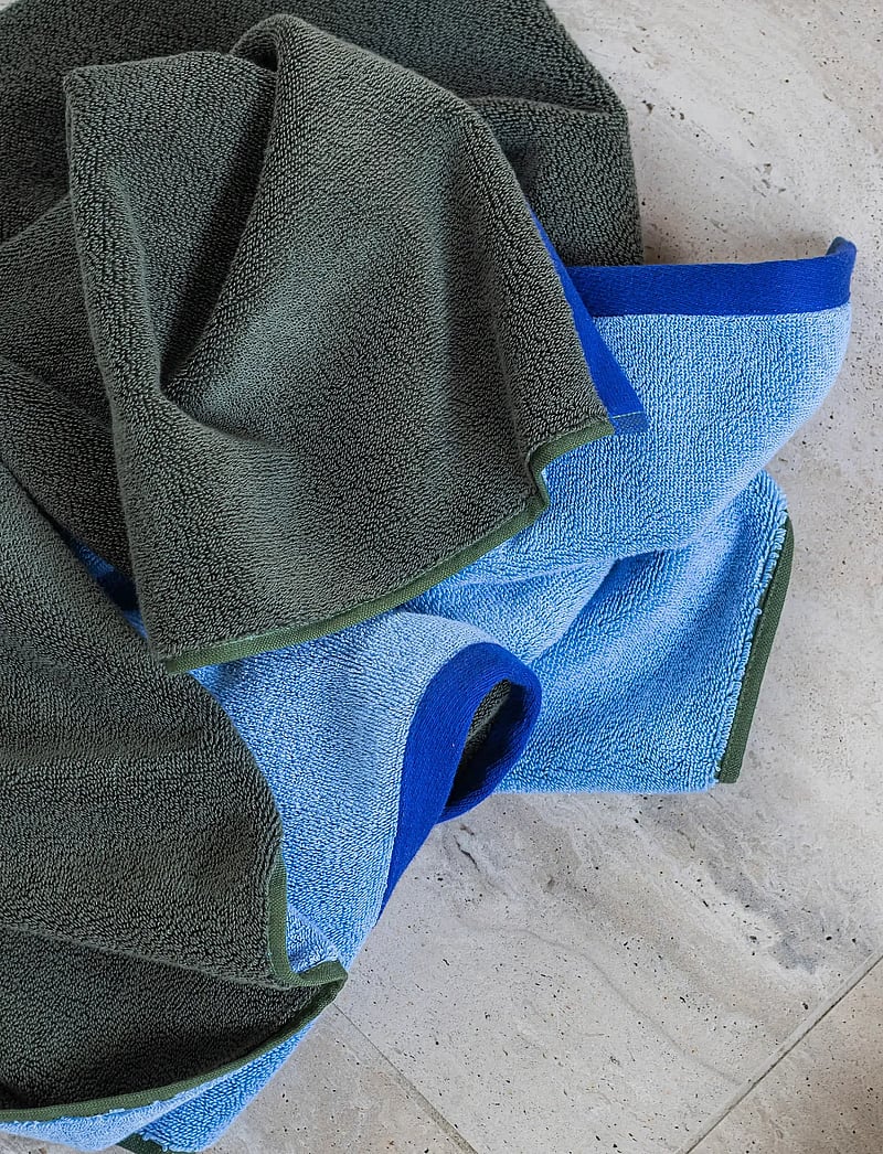 Mette Ditmer - SOFT bath towel - saunalinad - dark olive / light blue - 1