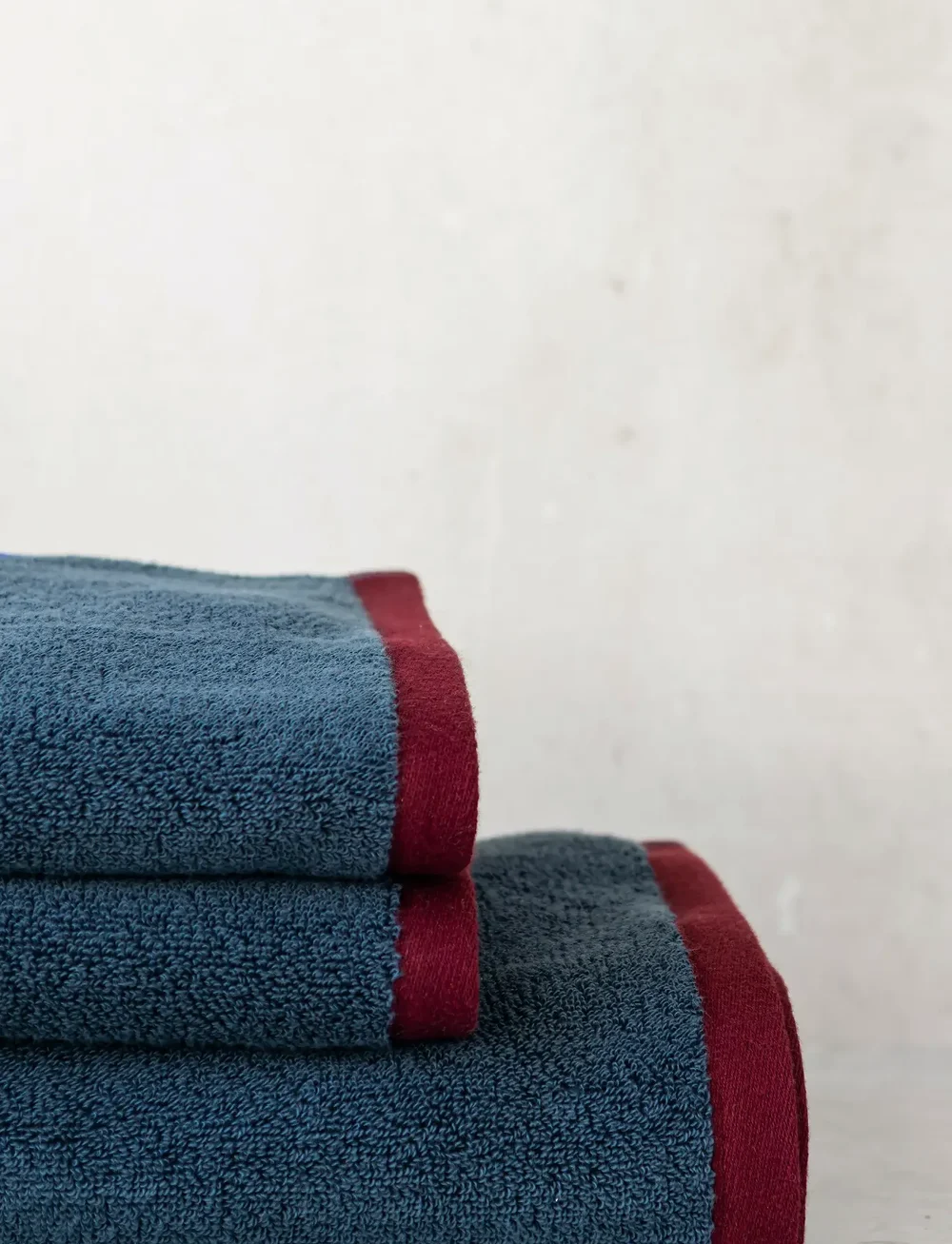 Mette Ditmer - SOFT towel - badetücher - midnight blue / light grey - 2