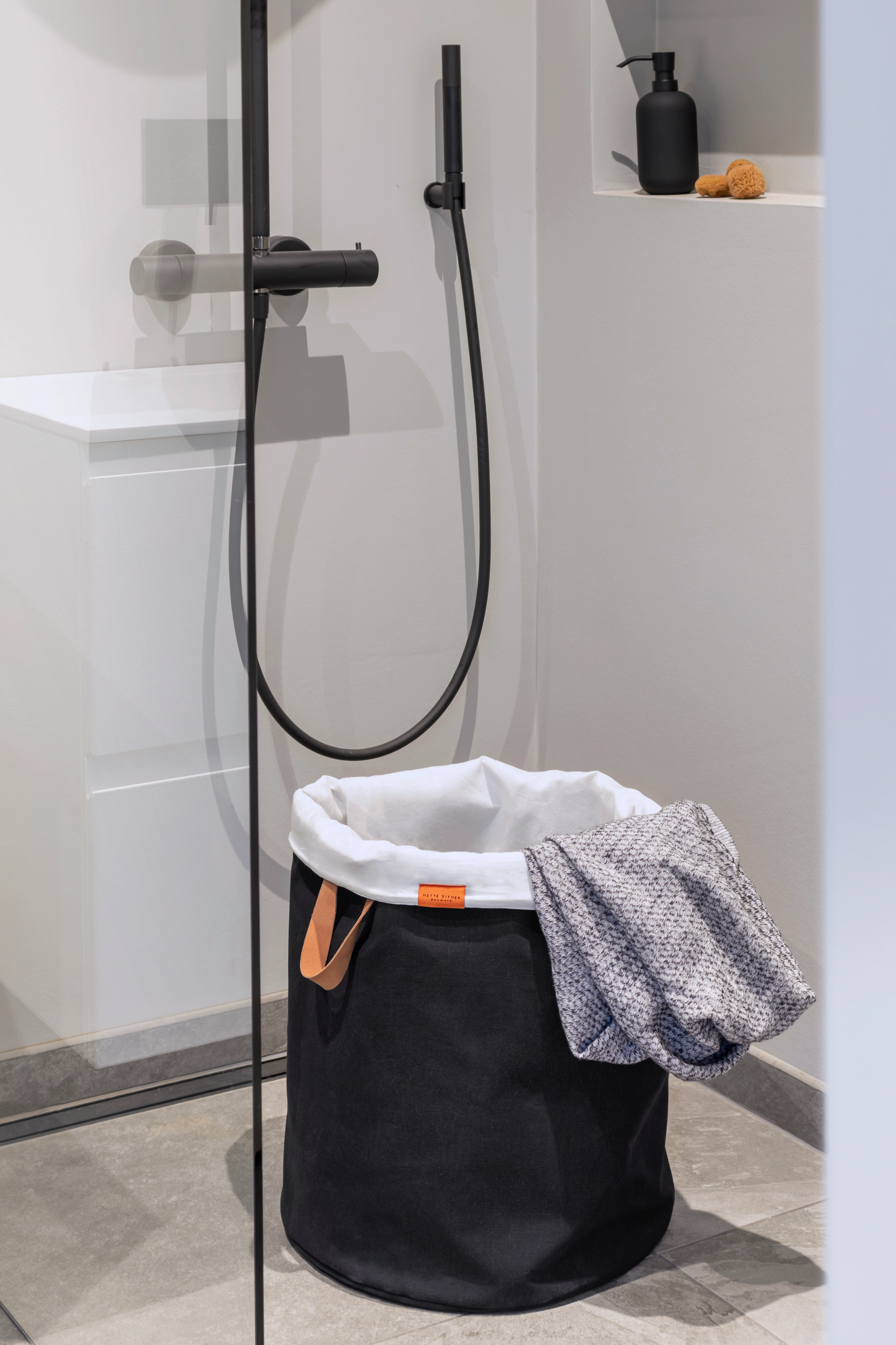 Mette Ditmer - SORTIT laundry bag - kodu - black - 3