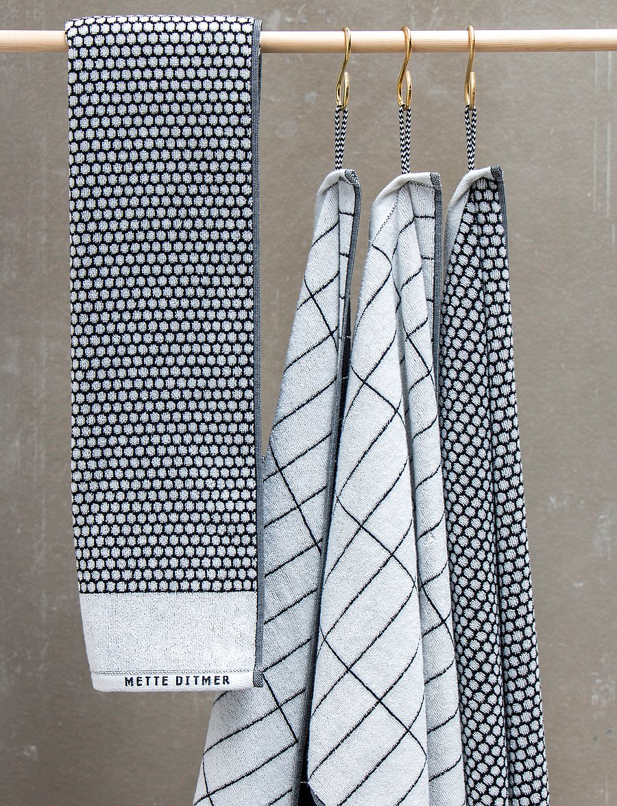Mette Ditmer - TILE guest towel, 2 pack - gästehandtücher - black / off-white - 0