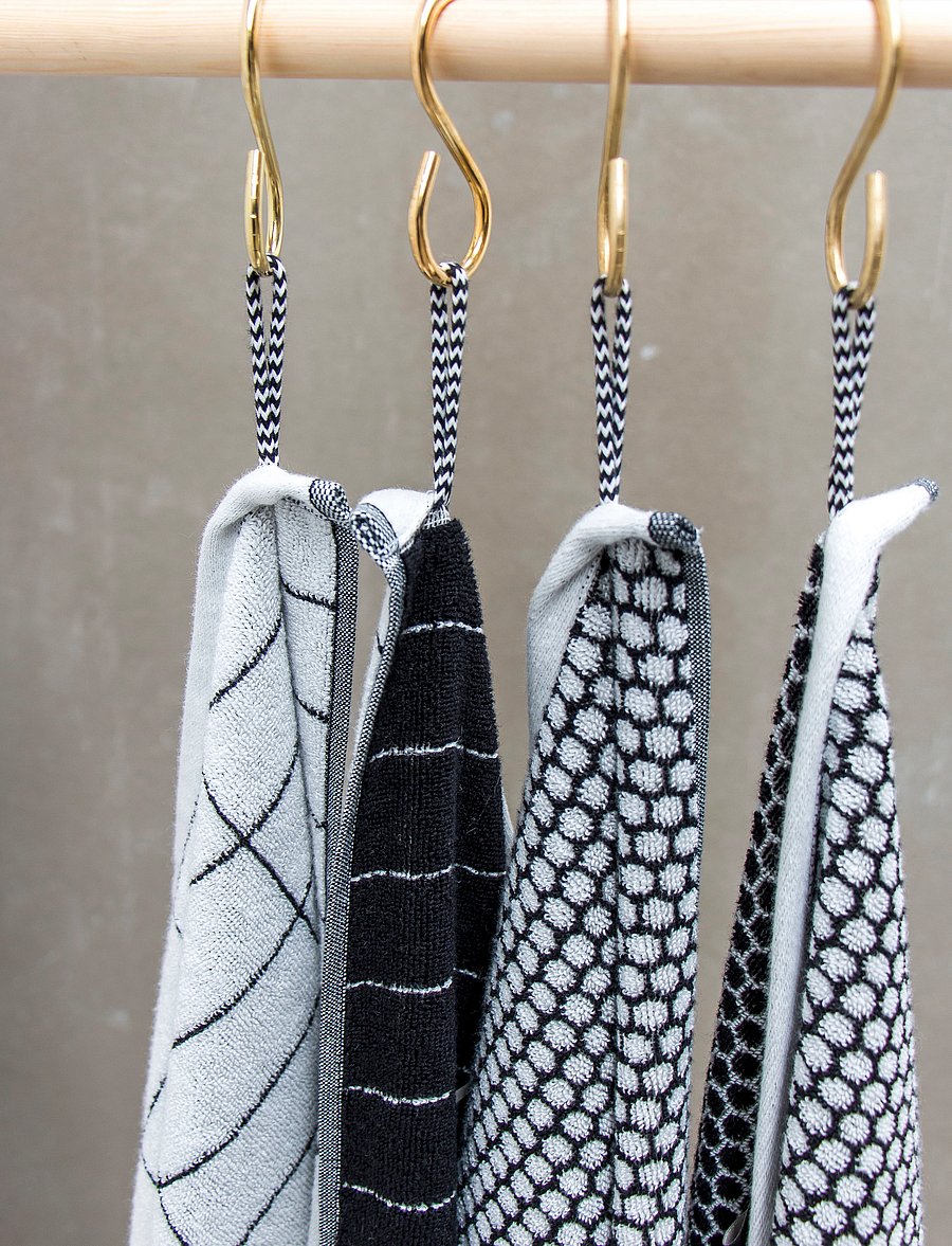 Mette Ditmer - TILE guest towel, 2 pack - gästehandtücher - black / off-white - 3