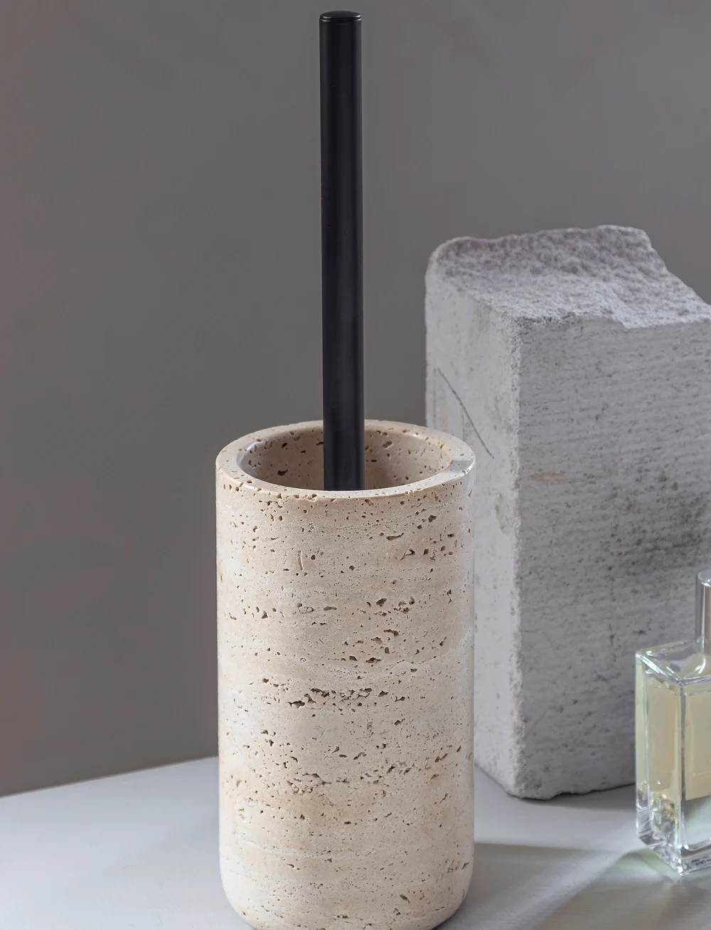 Mette Ditmer - TRAVERTINE toilet brush holder - osta hinna alusel - linen - 2