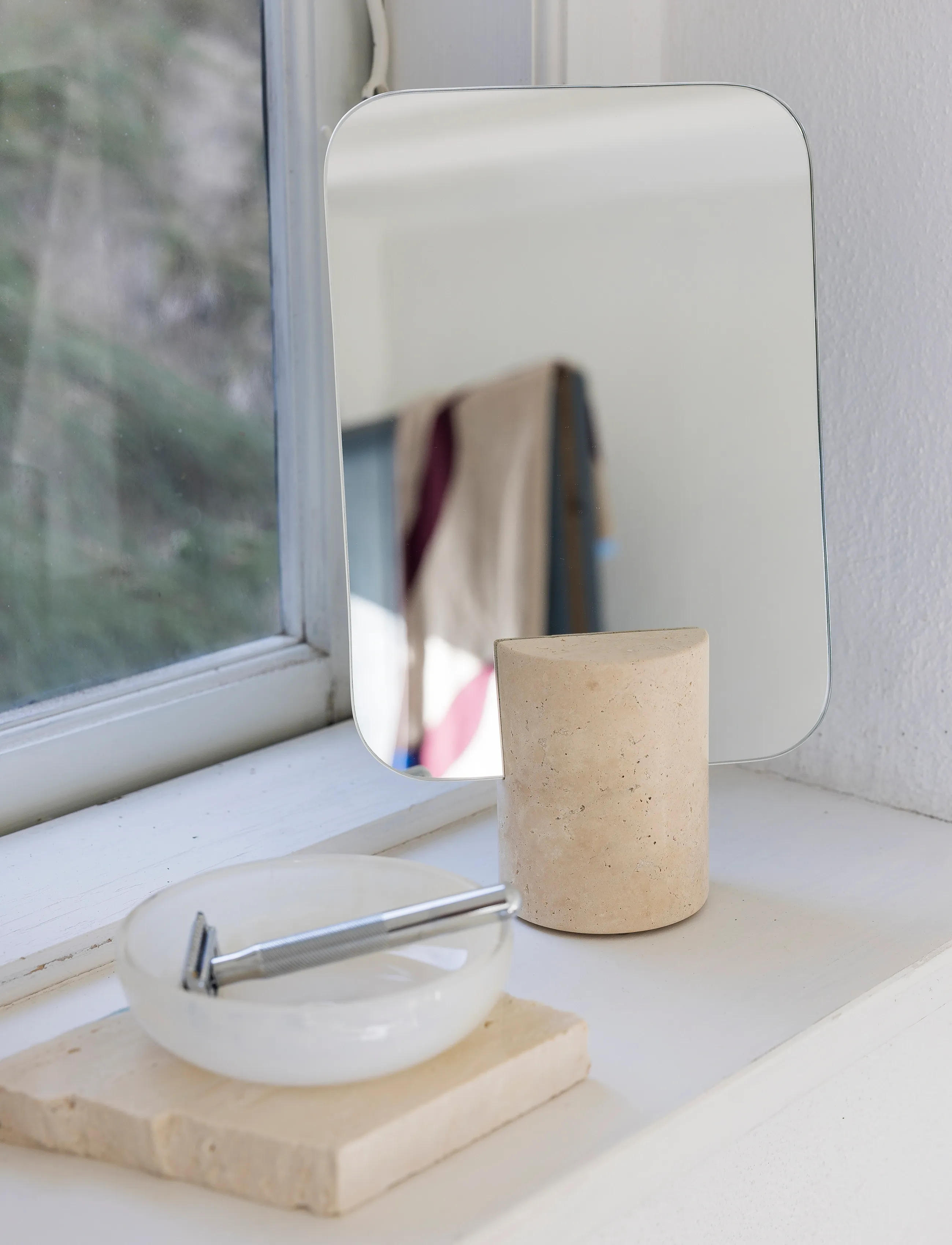 Mette Ditmer - TRAVERTINE mirror - baderomsspeil - linen - 2
