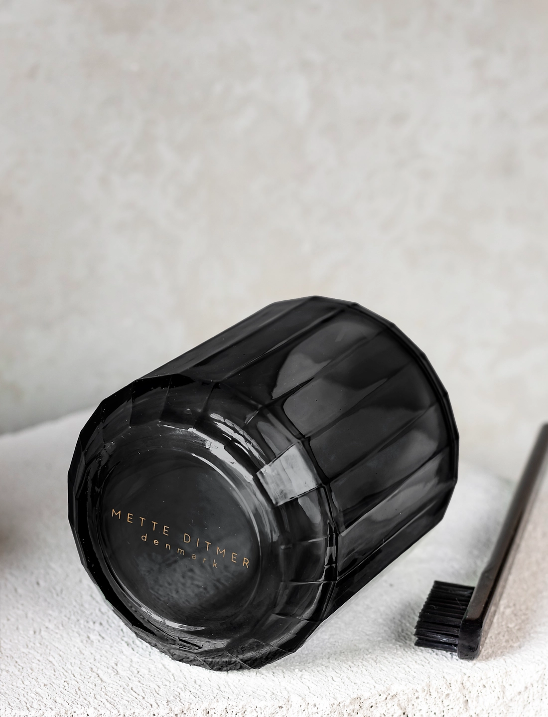 Mette Ditmer - VISION tooth brush holder - tannburstastandar - black - 1